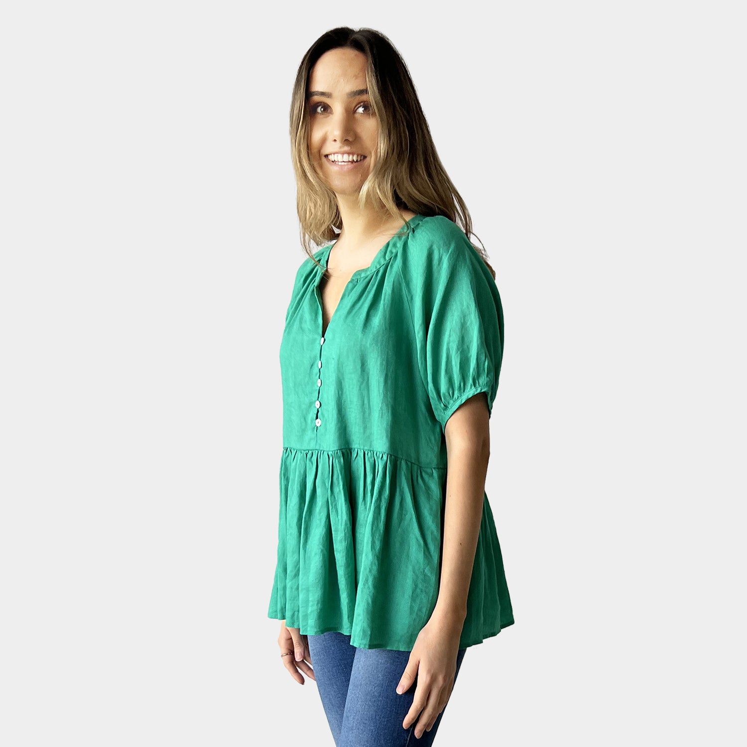 AM022169 100%LINEN BUTTON V NECK TOP