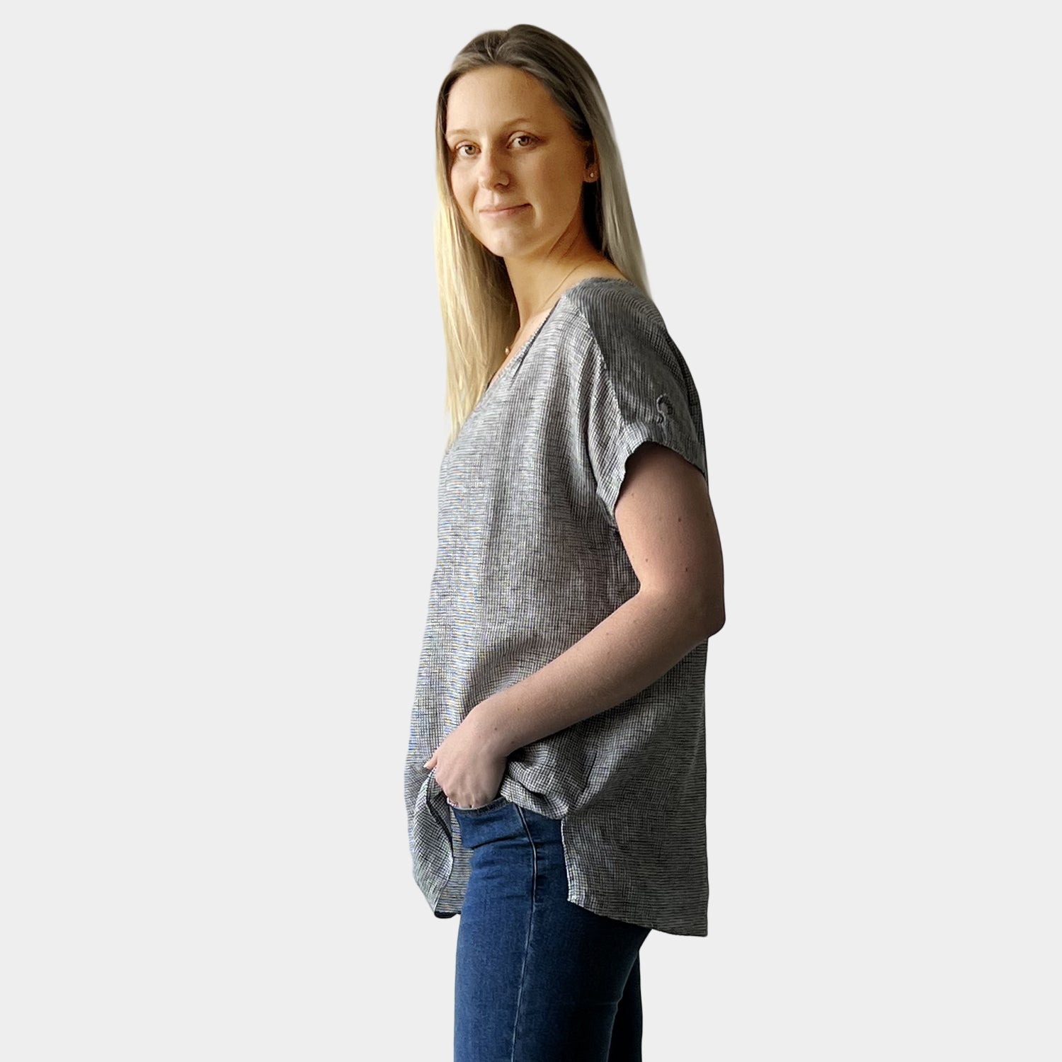 AM0222-1 TINY GINGHAM V NECK 100%LINE TOP