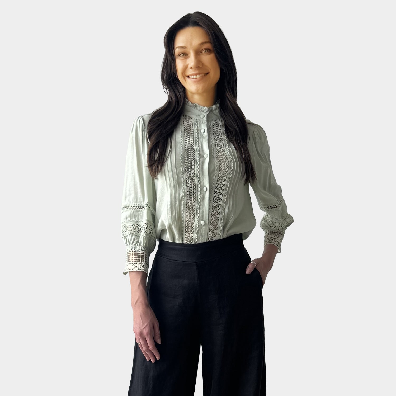 AM02381 LACE TRIM FRONT AND SLEEVE TOP