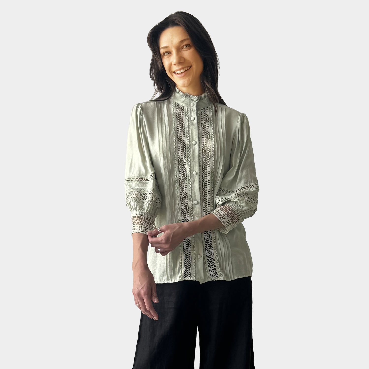 AM02381 LACE TRIM FRONT AND SLEEVE TOP