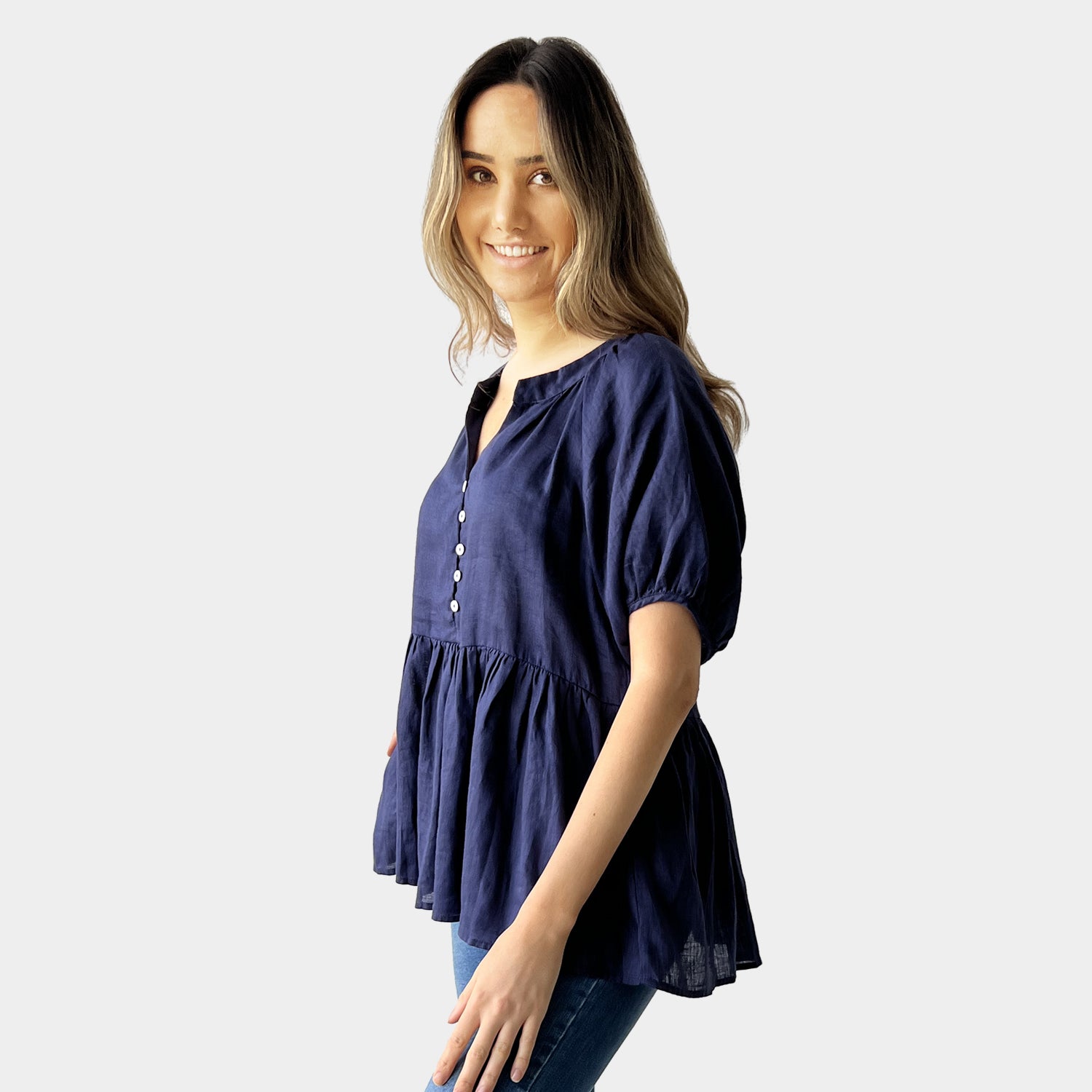 AM022169 100%LINEN BUTTON V NECK TOP