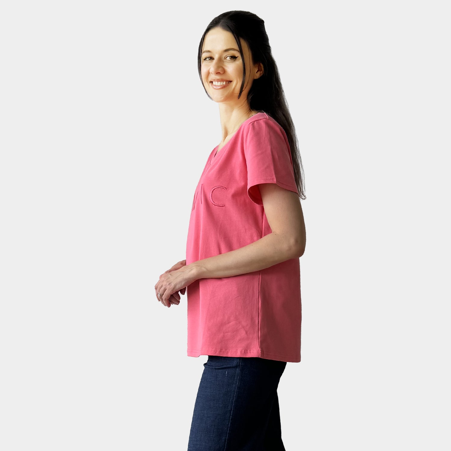 AM023043 EMBROIDERY LETTERS V NECK TEE