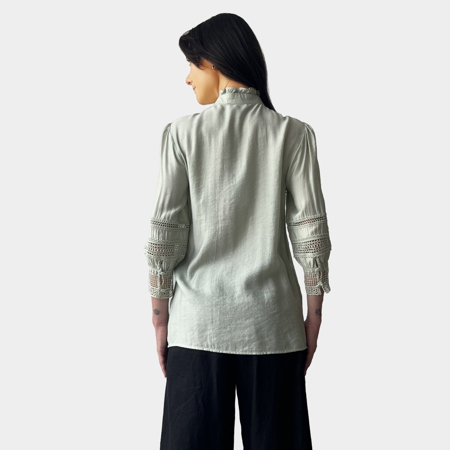 AM02381 LACE TRIM FRONT AND SLEEVE TOP