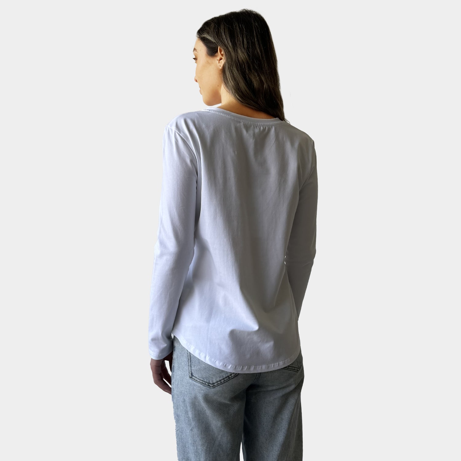 AM24027 V NECK EMBROIDERY LETTERS TEE