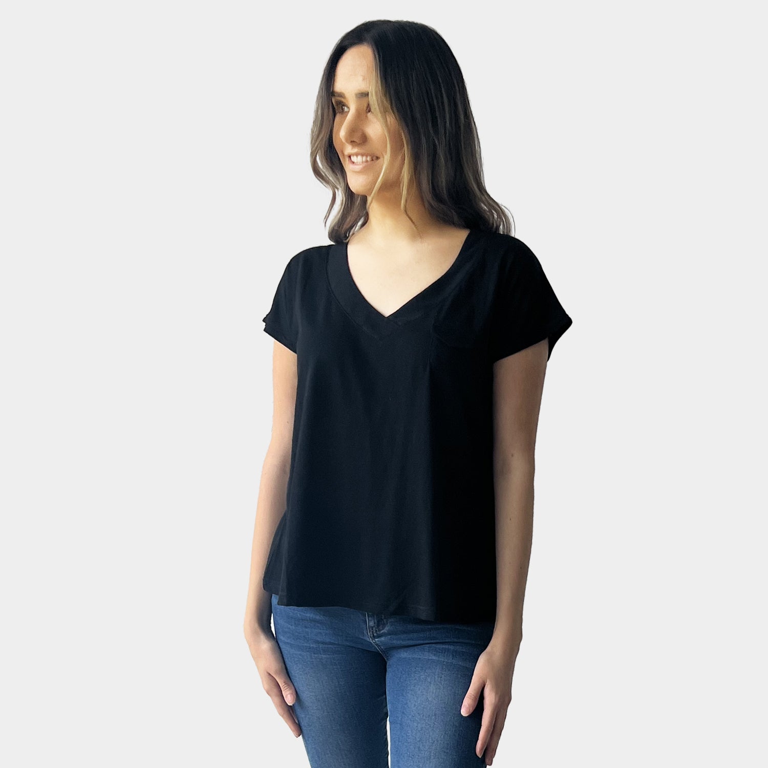 AM023019 V NECK TEE (SALE)