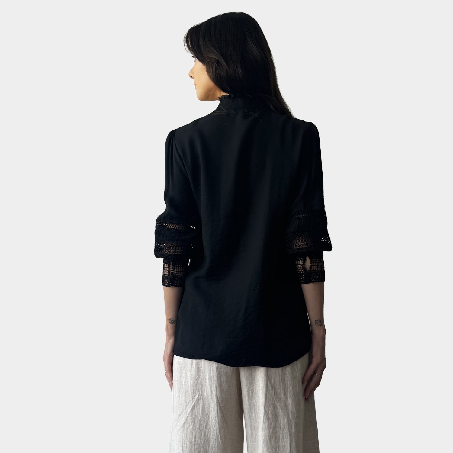 AM02381 LACE TRIM FRONT AND SLEEVE TOP