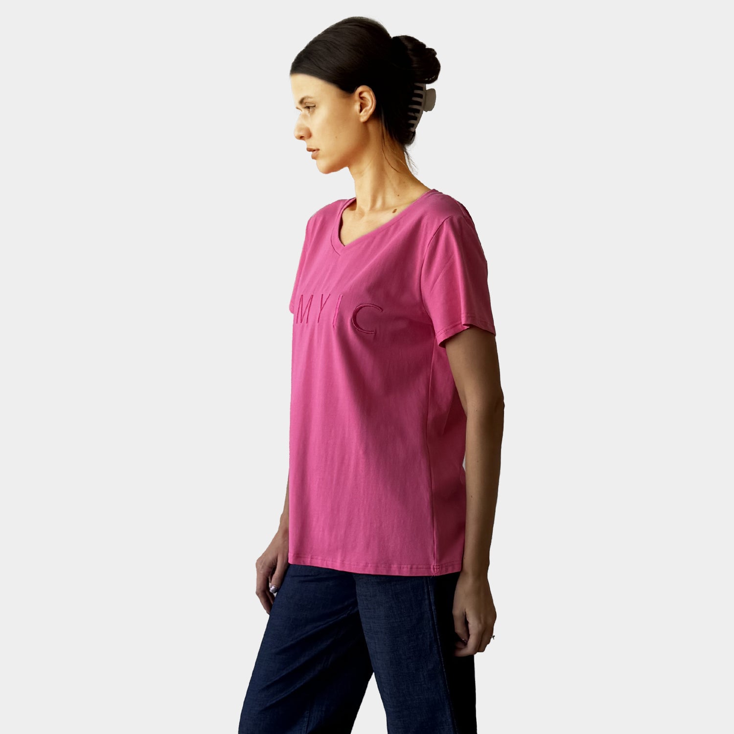 AM023043 EMBROIDERY LETTERS V NECK TEE