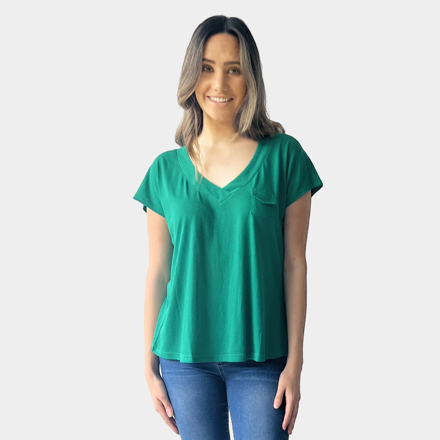 AM023019 V NECK TEE (SALE)