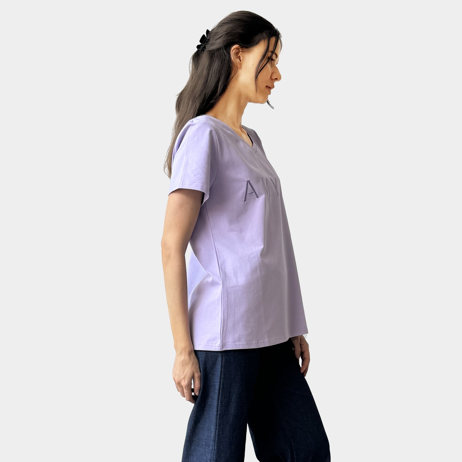 AM023043 EMBROIDERY LETTERS V NECK TEE