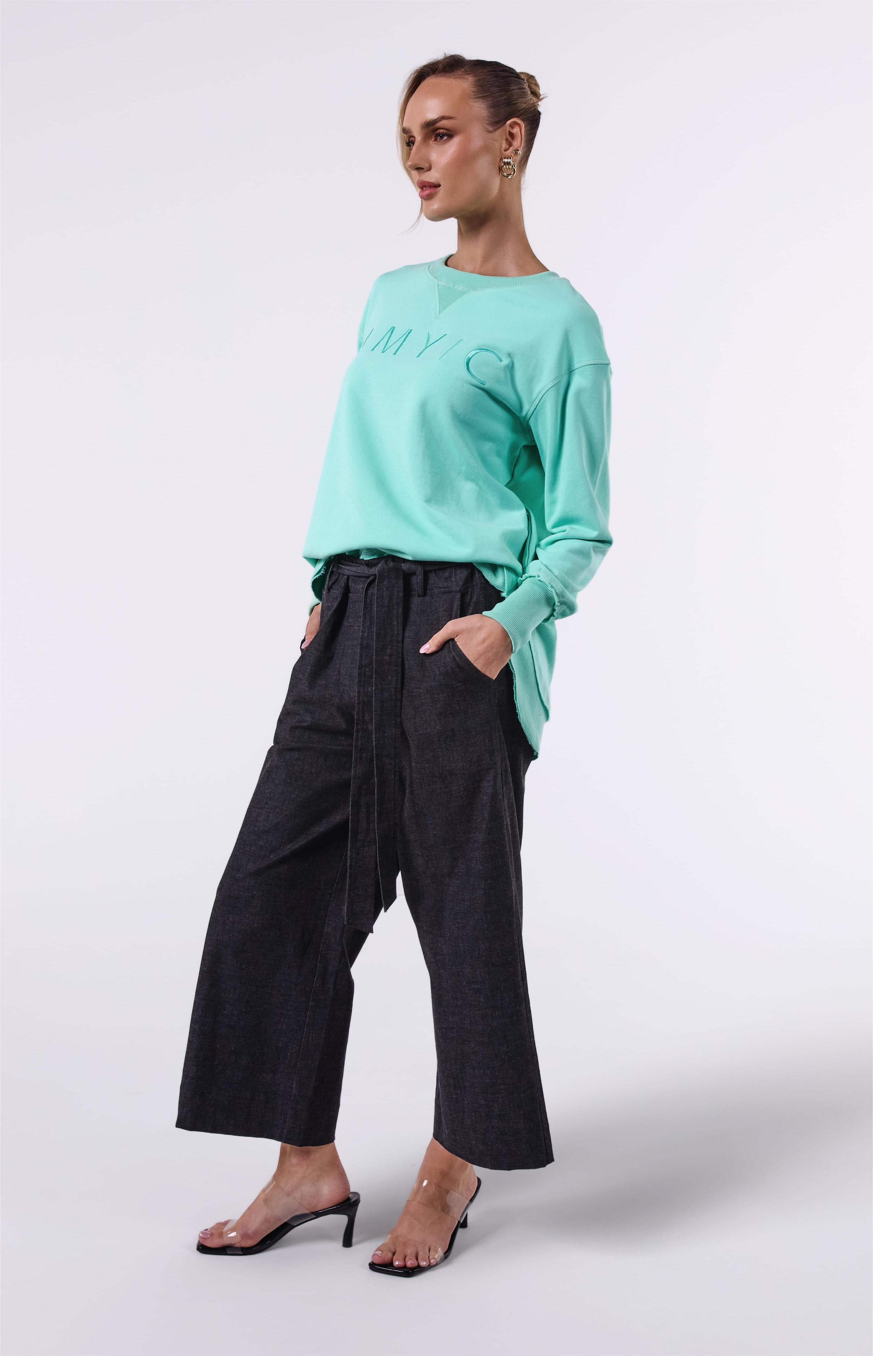 AM022161 APPLE GREEN EMBROIDERY SWEATSHIRT