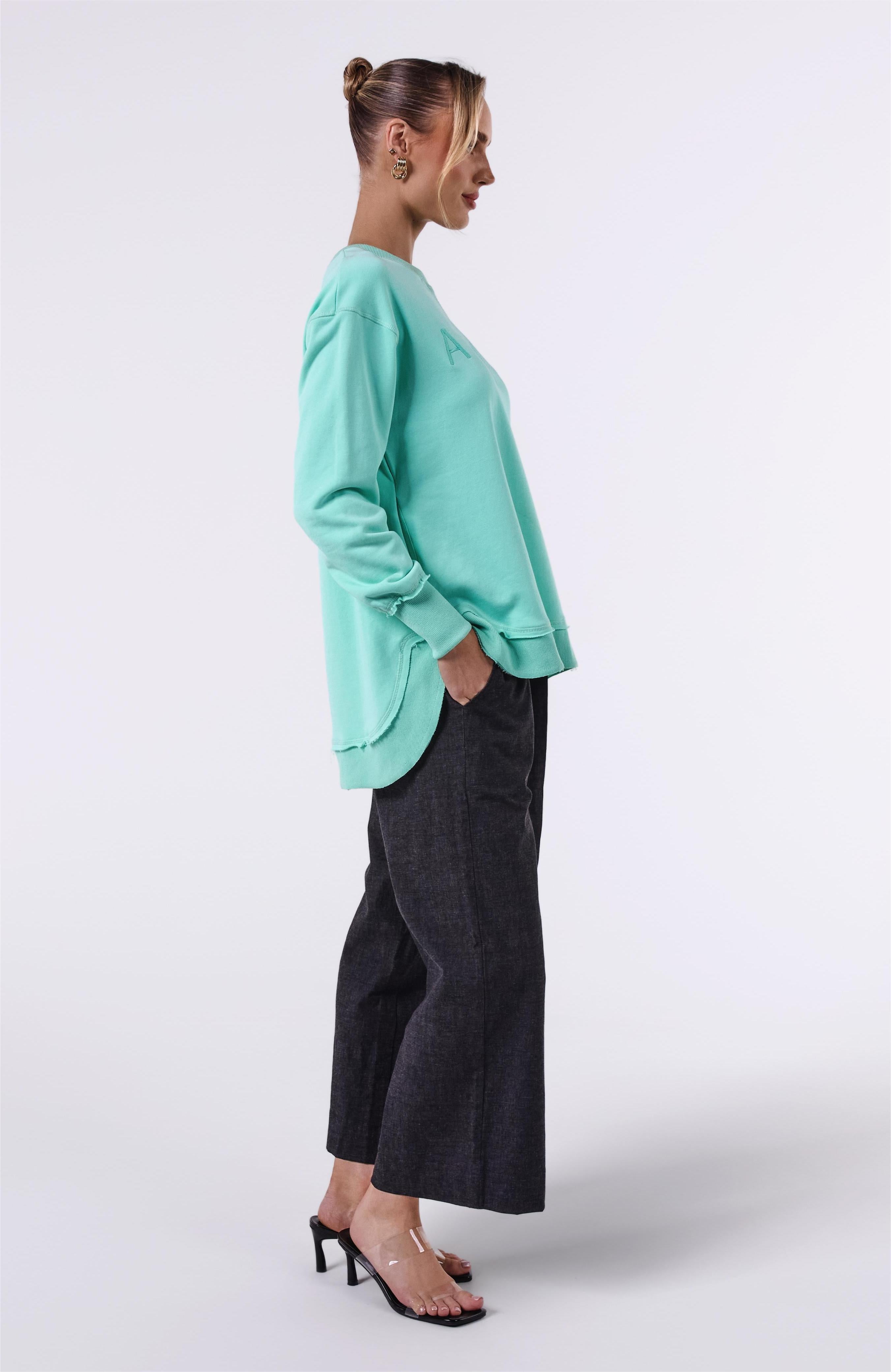 AM022161 APPLE GREEN EMBROIDERY SWEATSHIRT