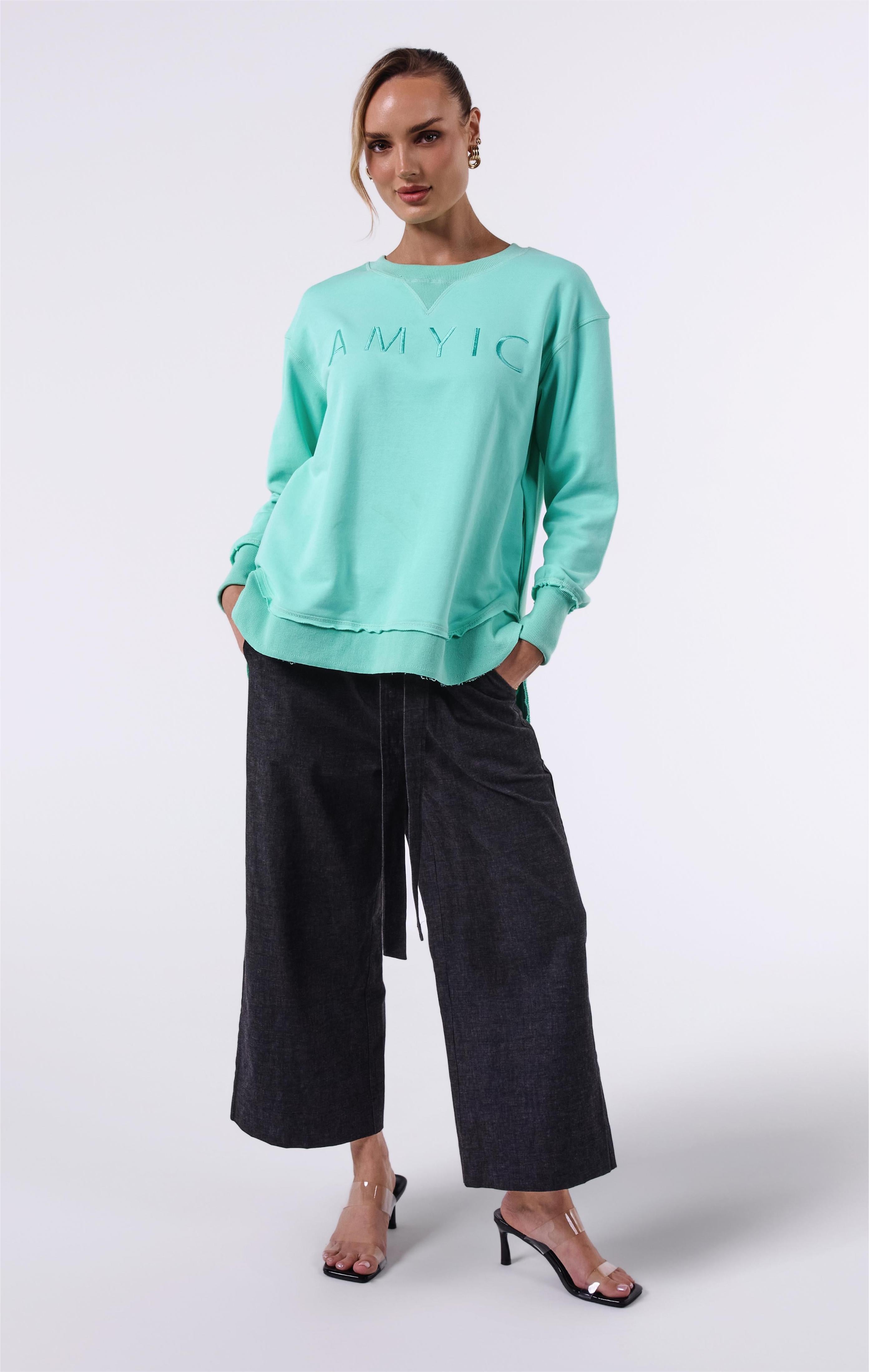 AM022161 APPLE GREEN EMBROIDERY SWEATSHIRT