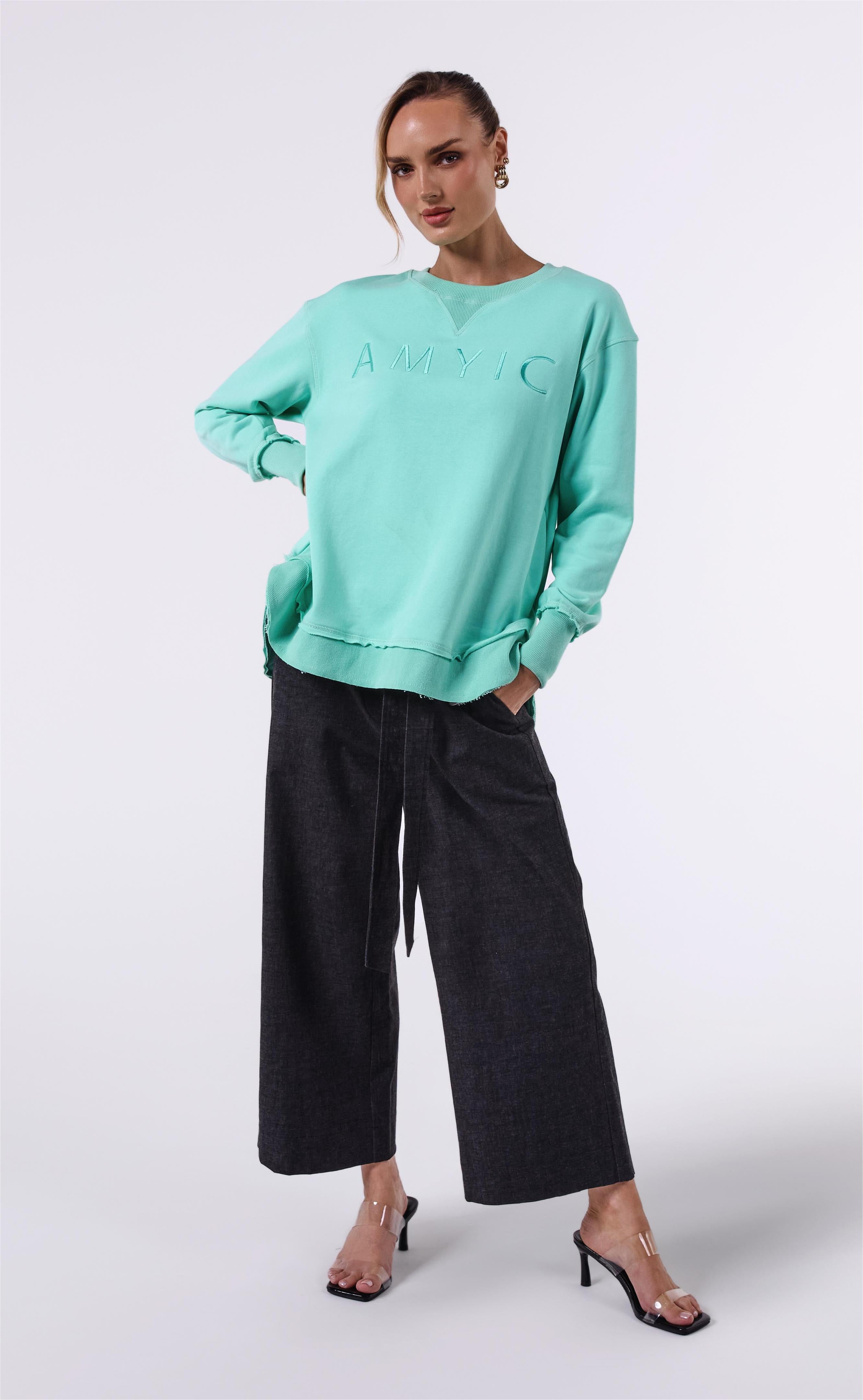 AM022161 APPLE GREEN EMBROIDERY SWEATSHIRT
