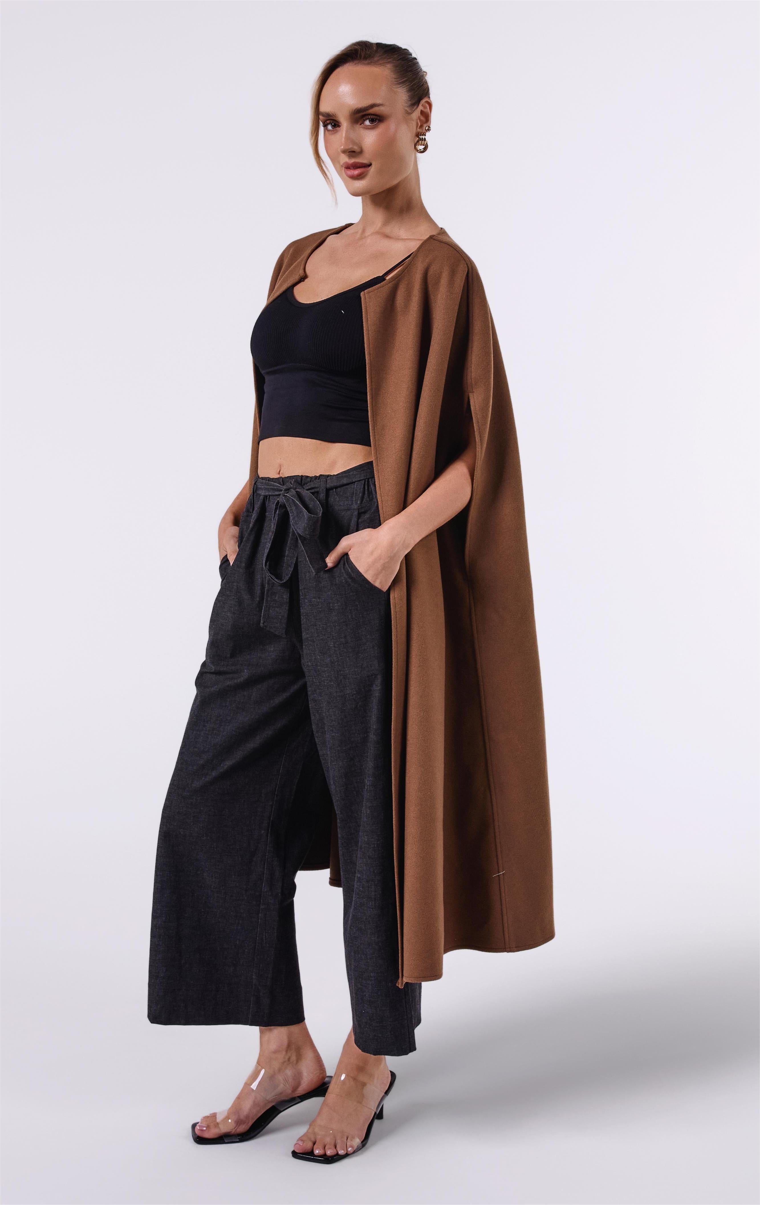 AF00013 LONG SLEEVELESS COAT