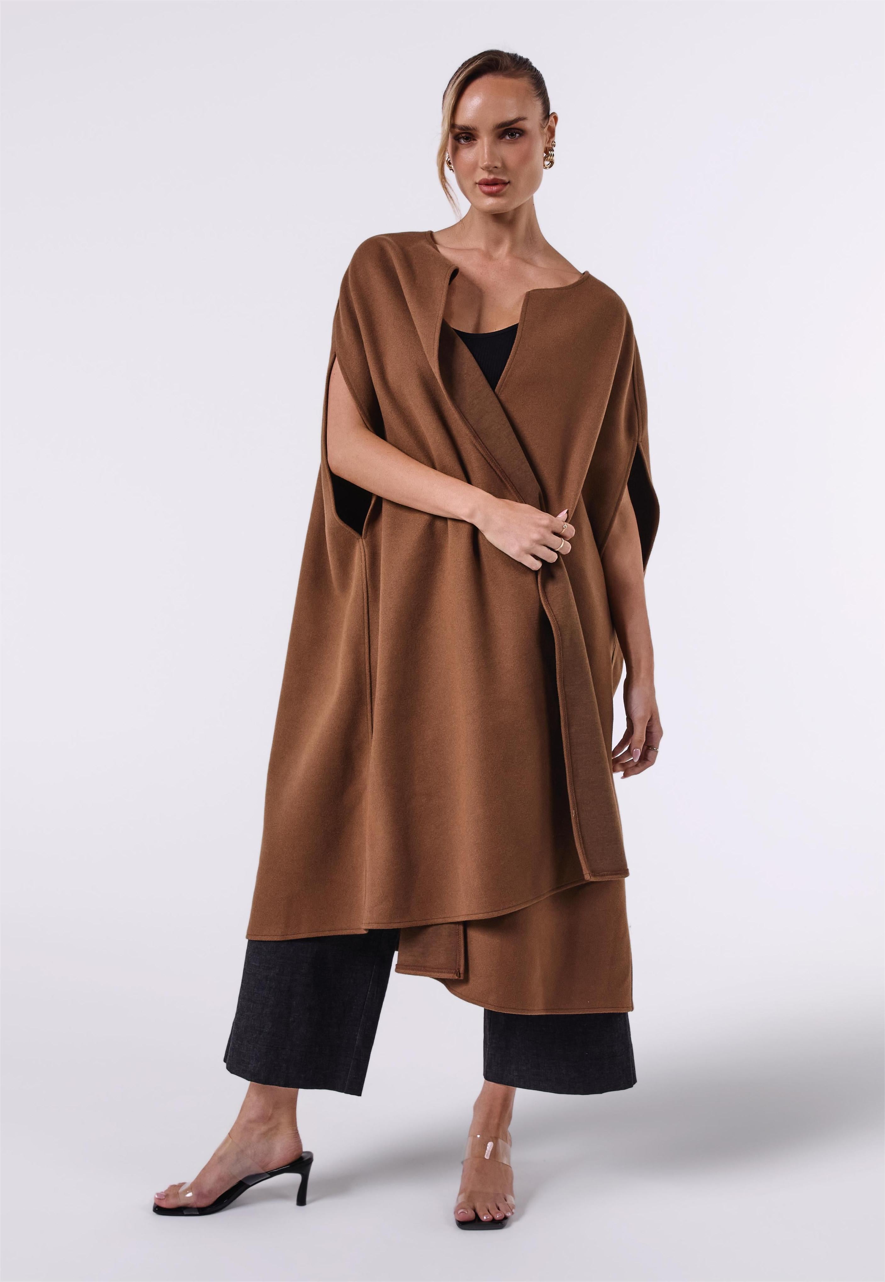 AF00013 LONG SLEEVELESS COAT