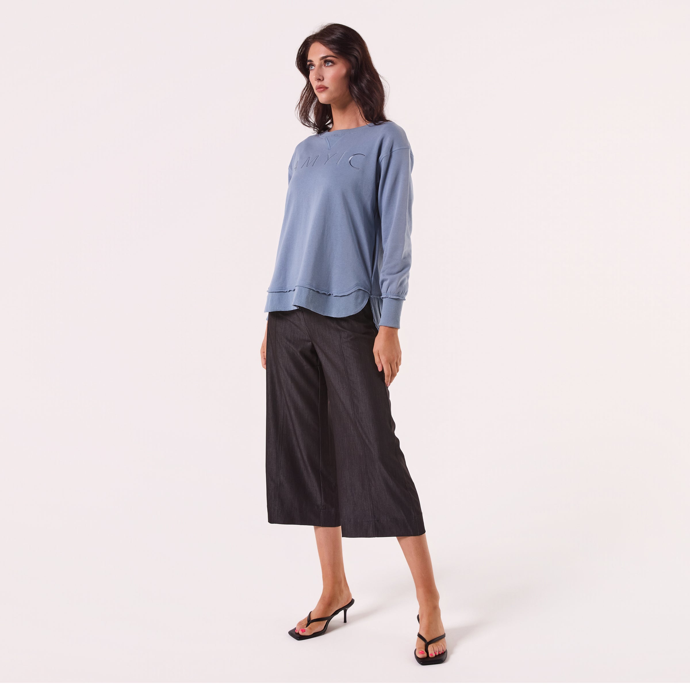 AM022161 DENIM BLUE EMBROIDERY SWEATSHIRT