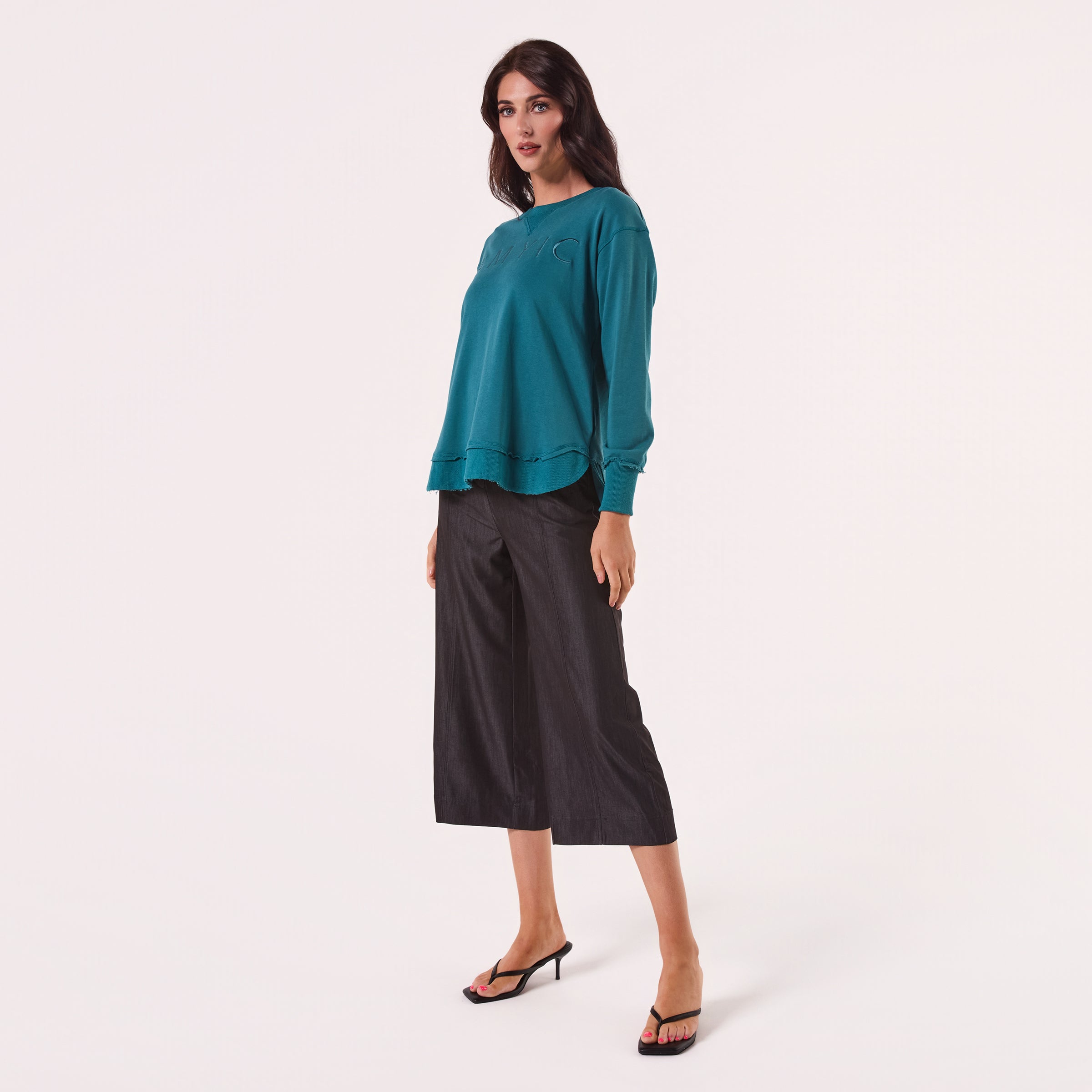 AM022161 ACID BLUE EMBROIDERY SWEATSHIRT