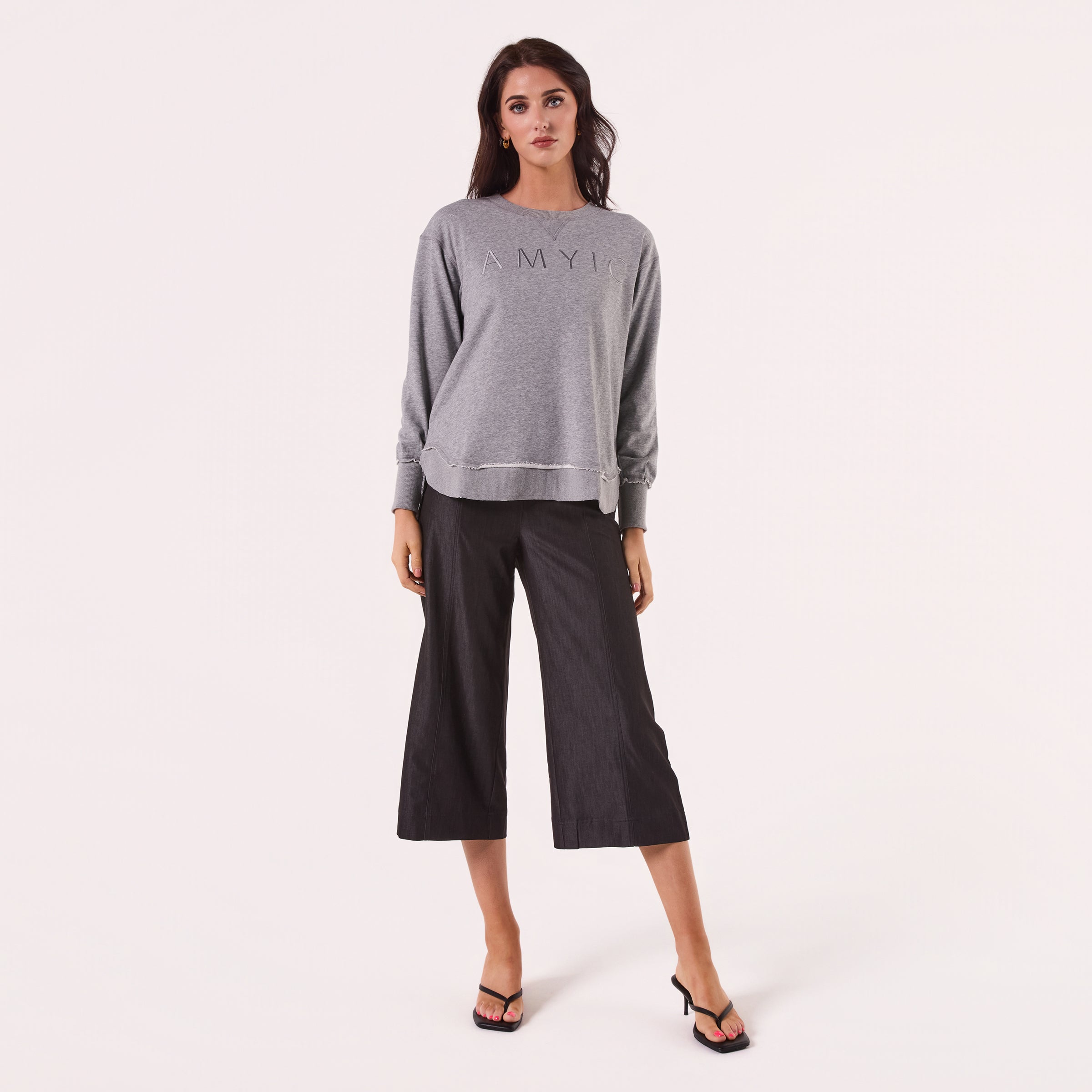 AM022161 GREY EMBROIDERY SWEATSHIRT