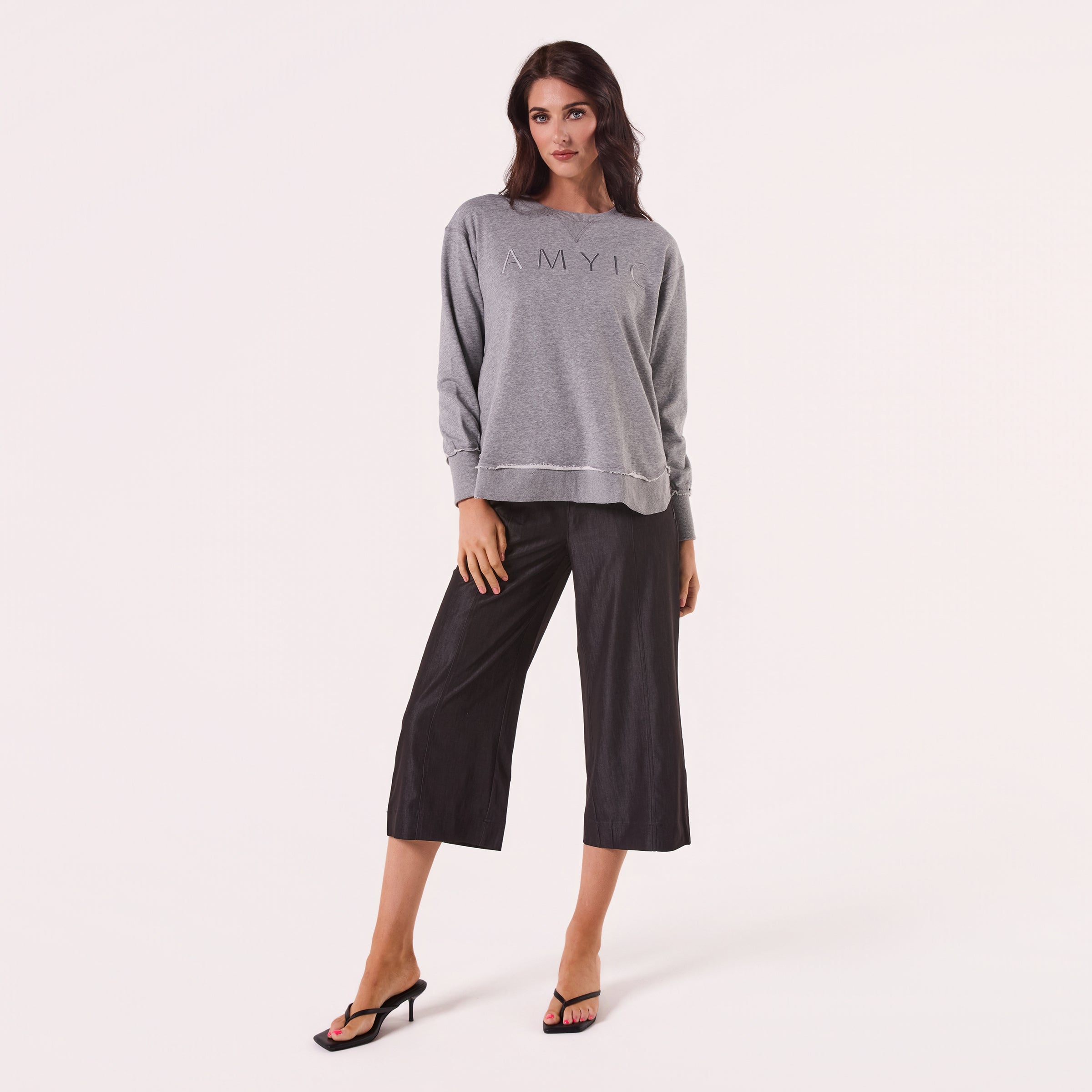 AM022161 GREY EMBROIDERY SWEATSHIRT