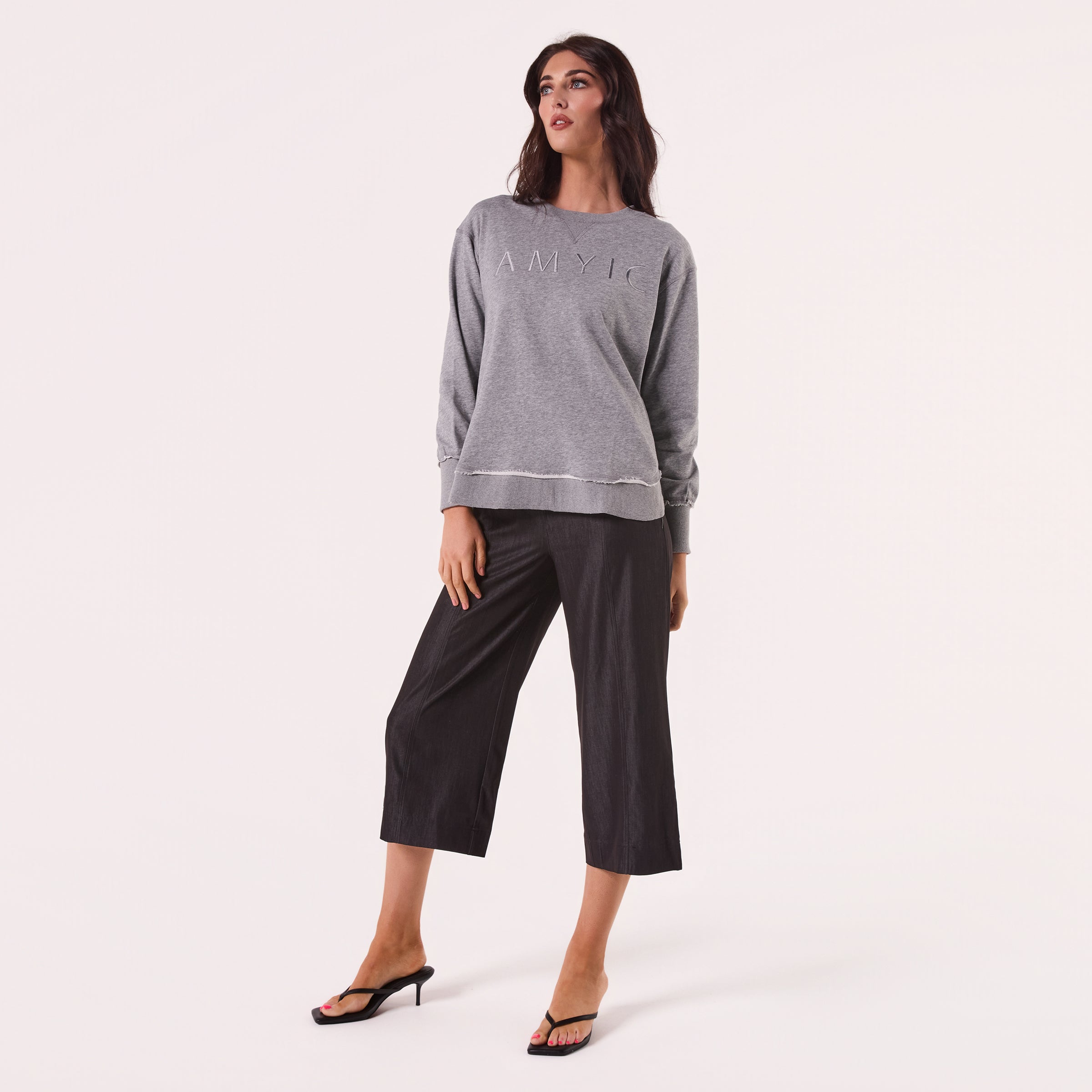 AM022161 GREY EMBROIDERY SWEATSHIRT