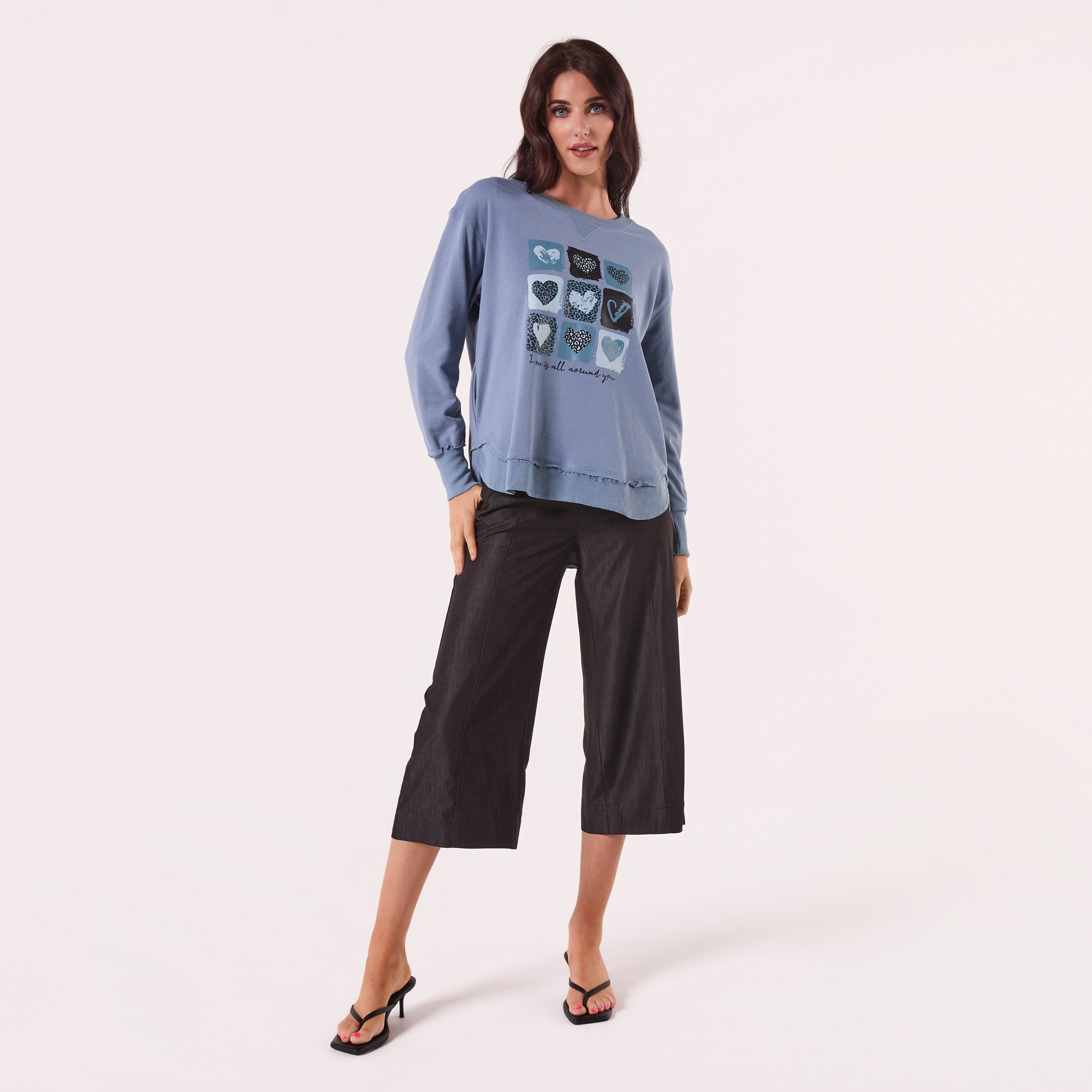 AM24026 MULTI PRINT SIDE POCKET SWEATSHIRT