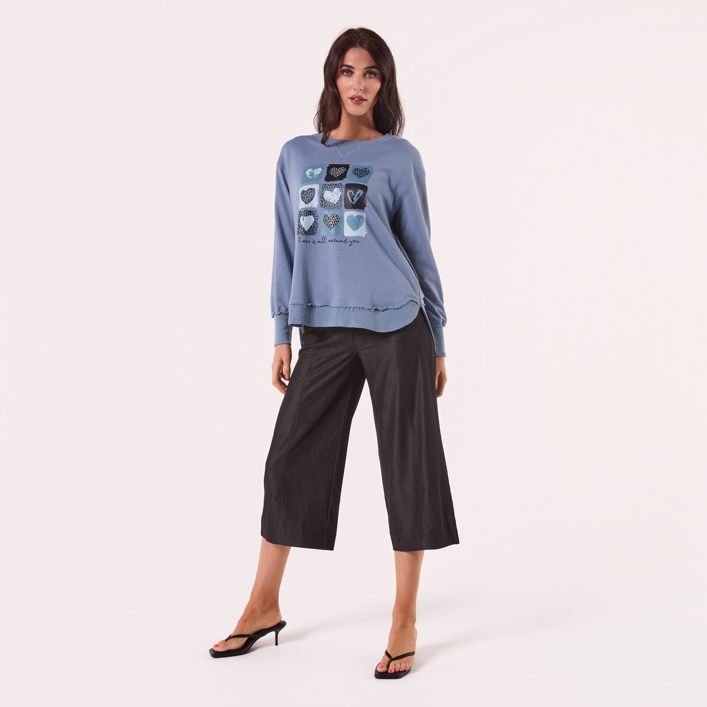 AM24026 MULTI PRINT SIDE POCKET SWEATSHIRT