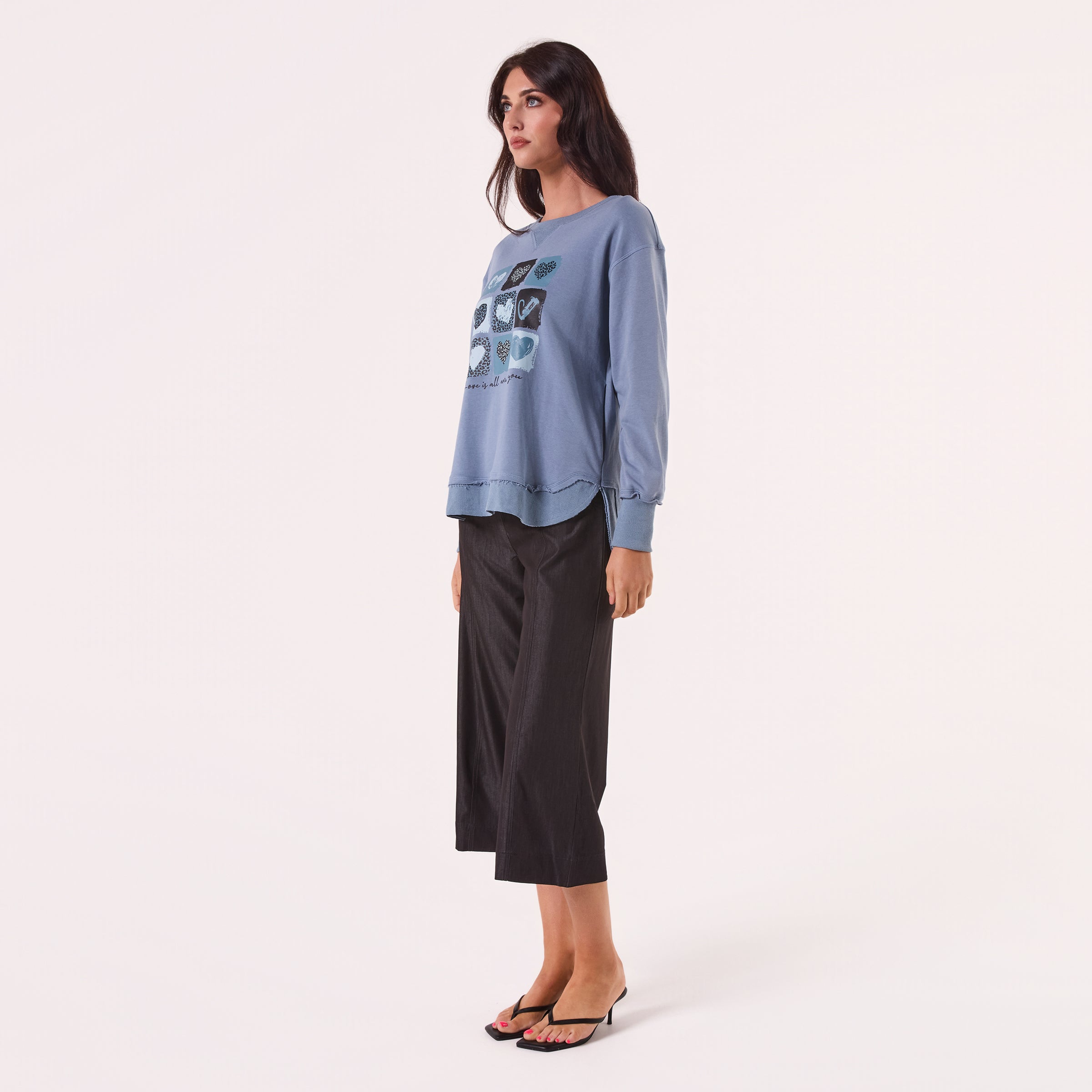 AM24026 MULTI PRINT SIDE POCKET SWEATSHIRT