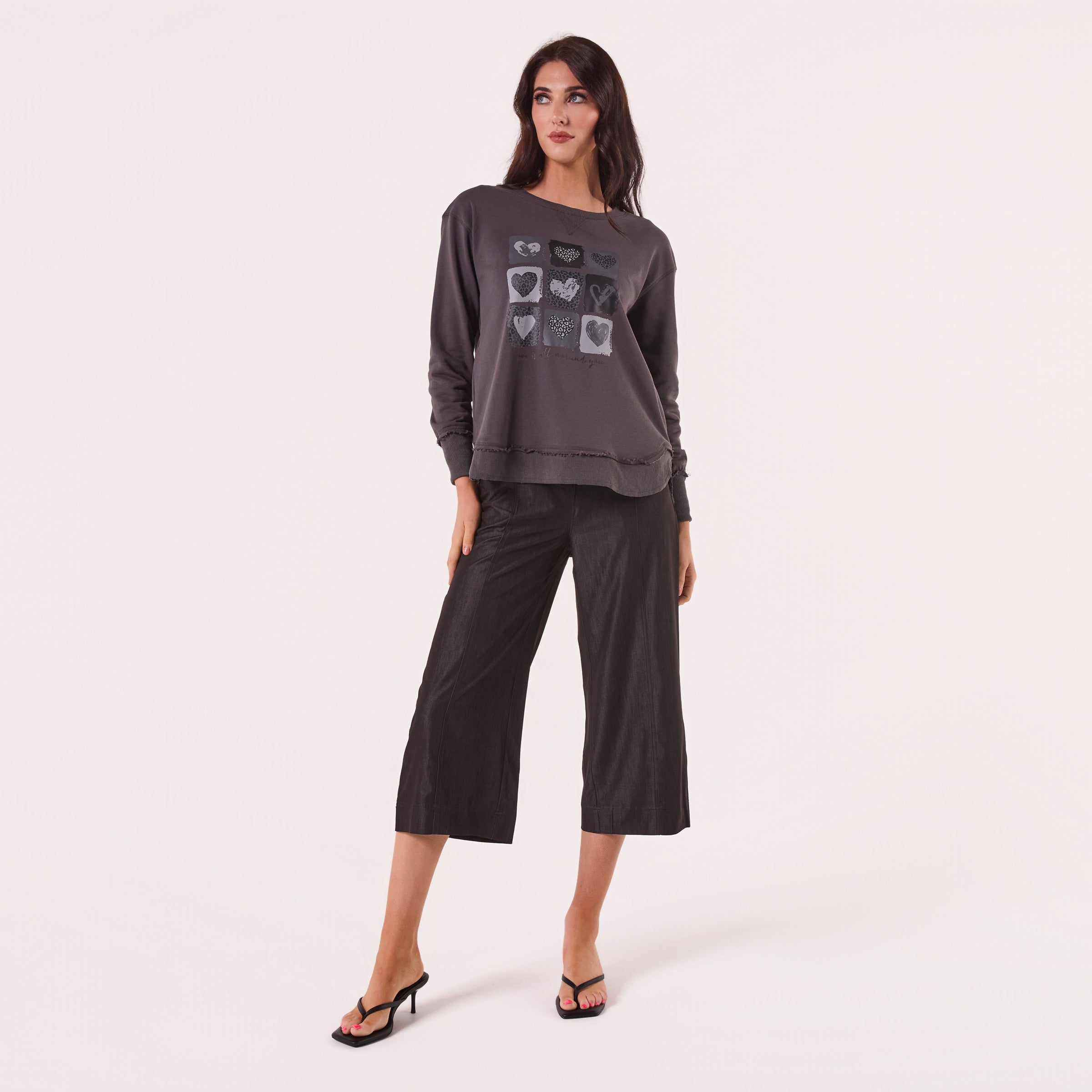 AM24026 MULTI PRINT SIDE POCKET SWEATSHIRT