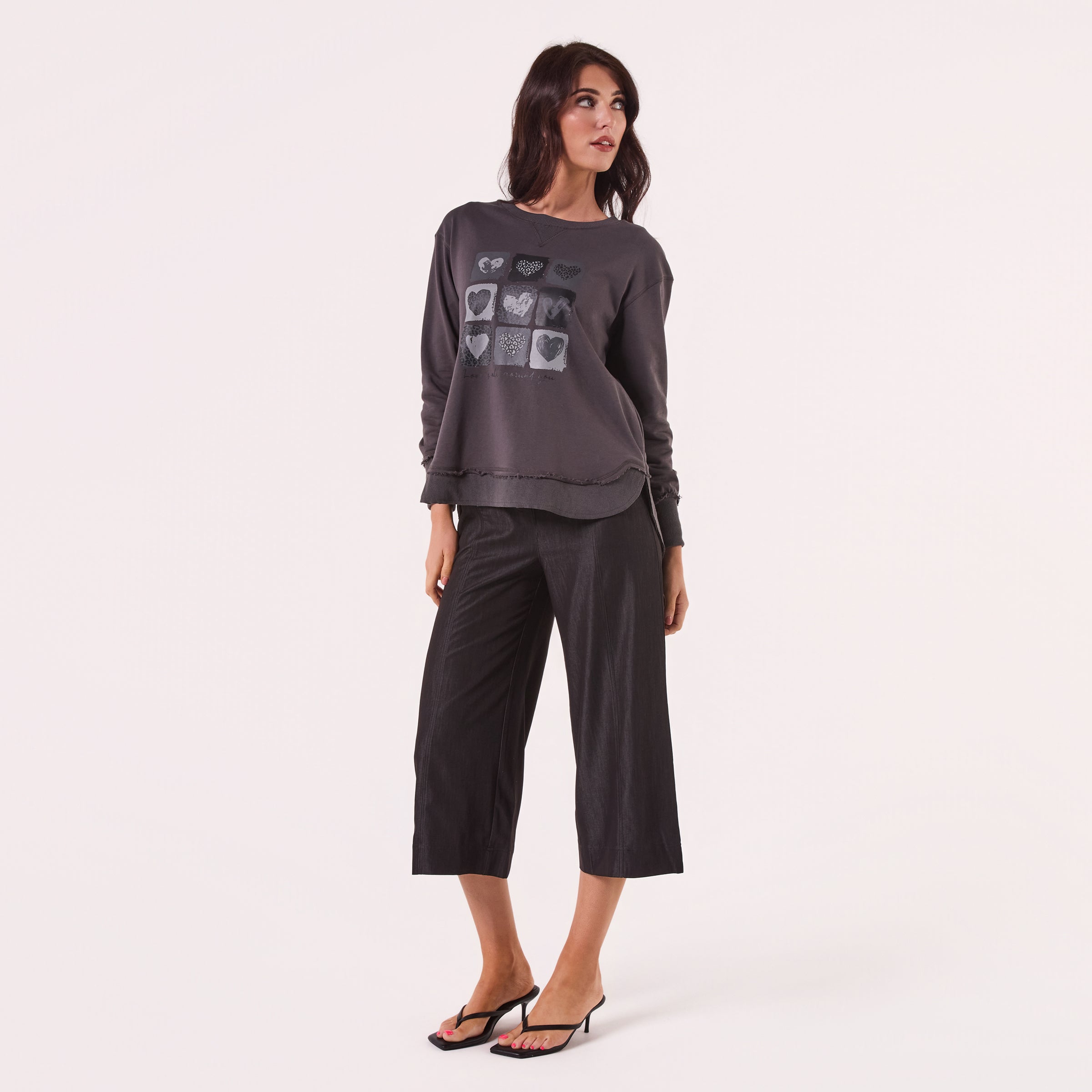 AM24026 MULTI PRINT SIDE POCKET SWEATSHIRT