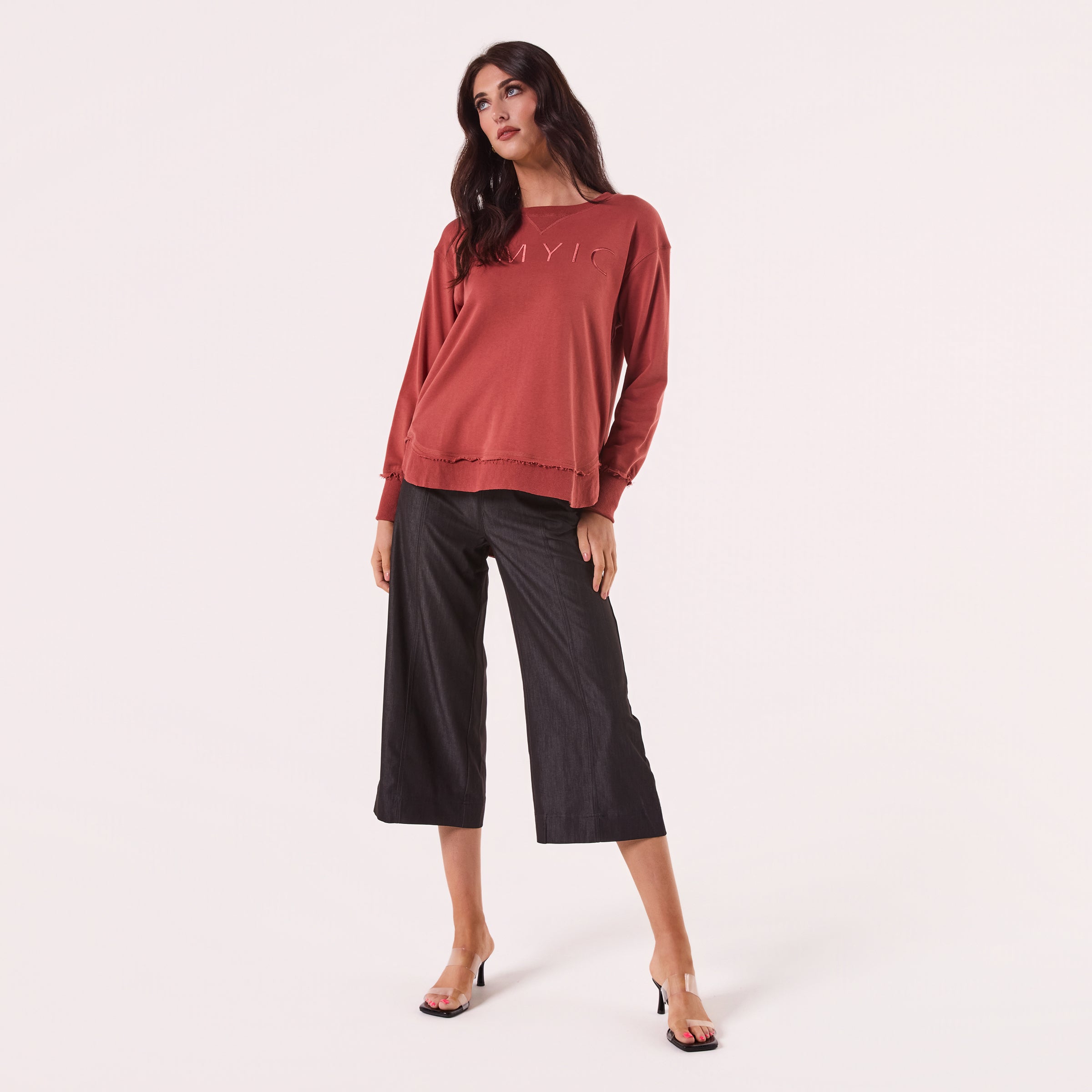 AM022161 RUST EMBROIDERY SWEATSHIRT