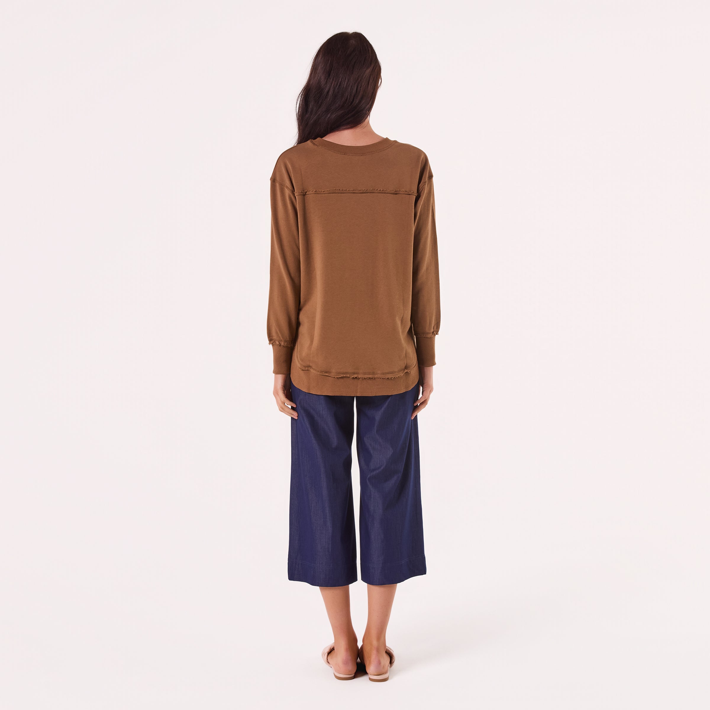 AM022161 MOCHA EMBROIDERY SWEATSHIRT