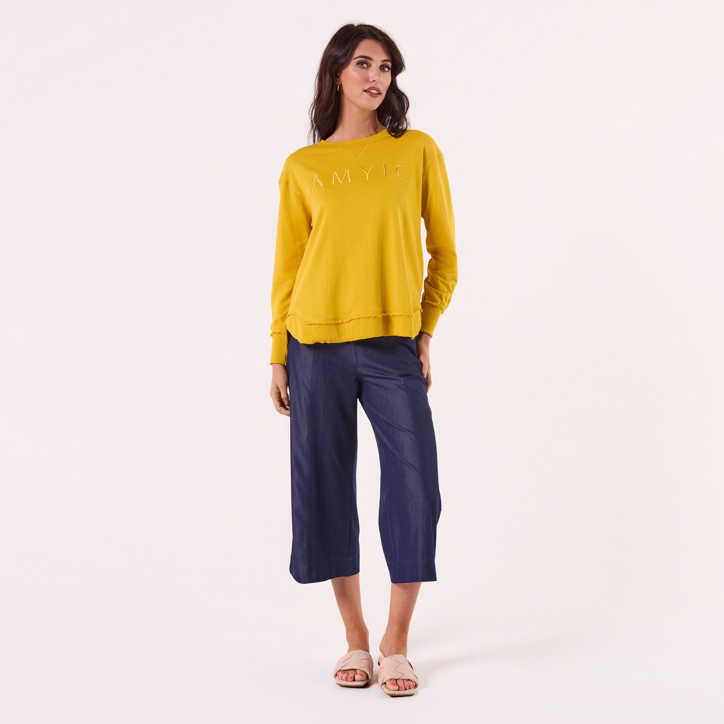 AM022161 MUSTARD EMBROIDERY SWEATSHIRT