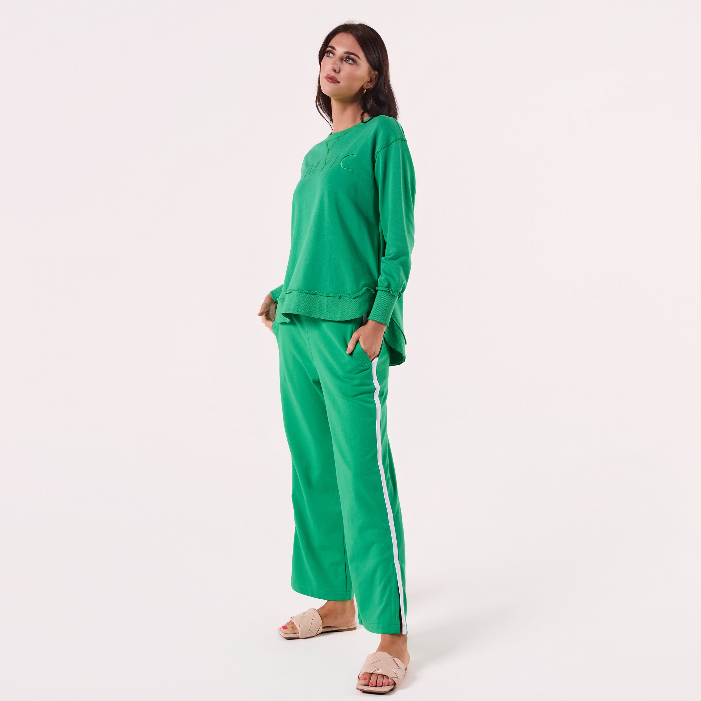 AM022161 GREEN EMBROIDERY SWEATSHIRT