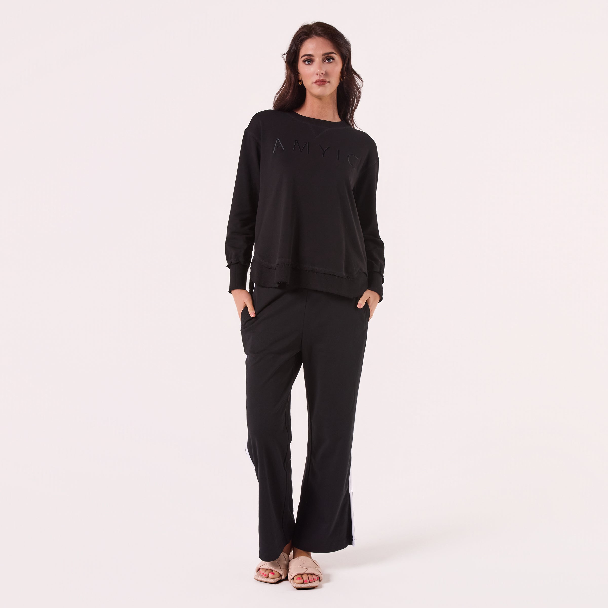 AM022161 BLACK EMBROIDERY SWEATSHIRT