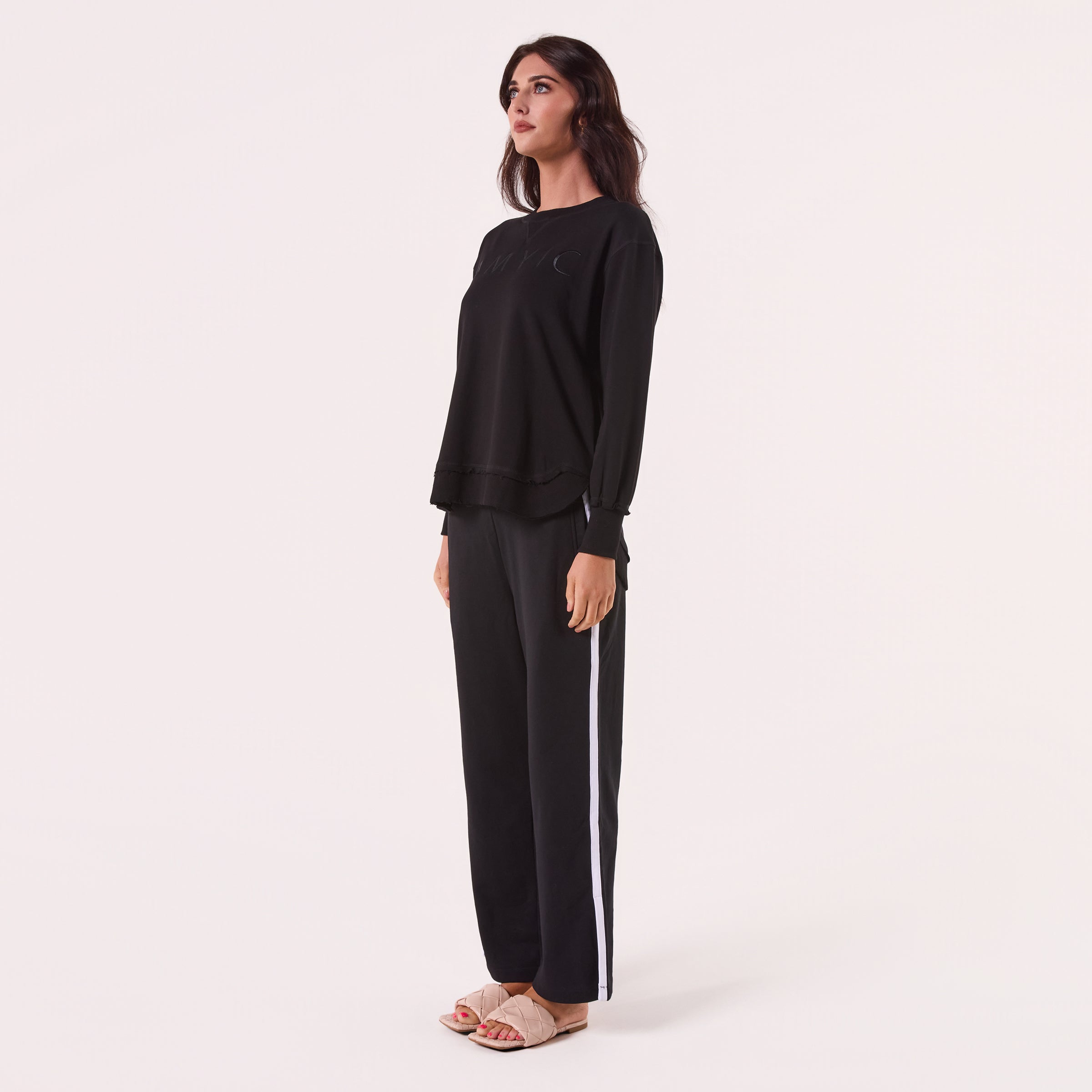 AM022161 BLACK EMBROIDERY SWEATSHIRT