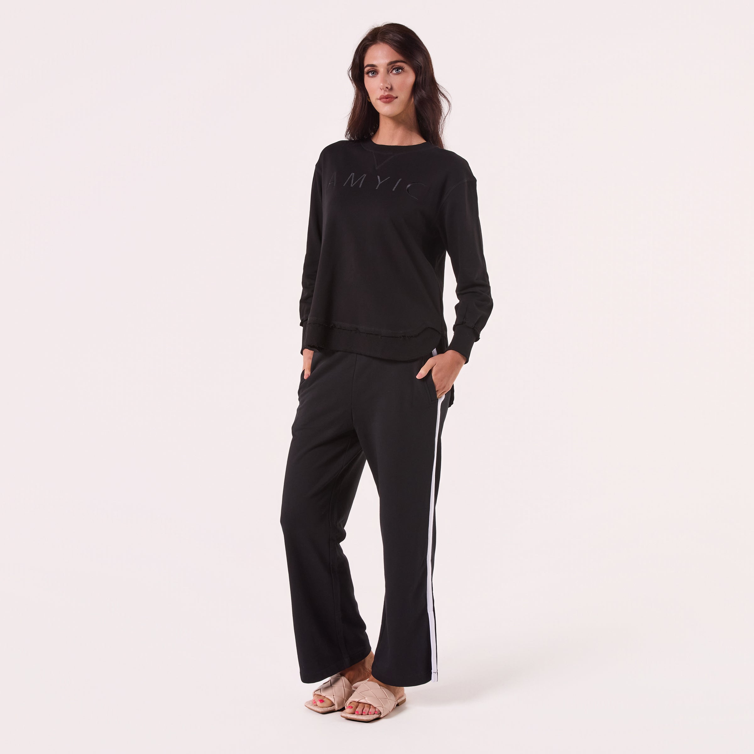 AM022161 BLACK EMBROIDERY SWEATSHIRT