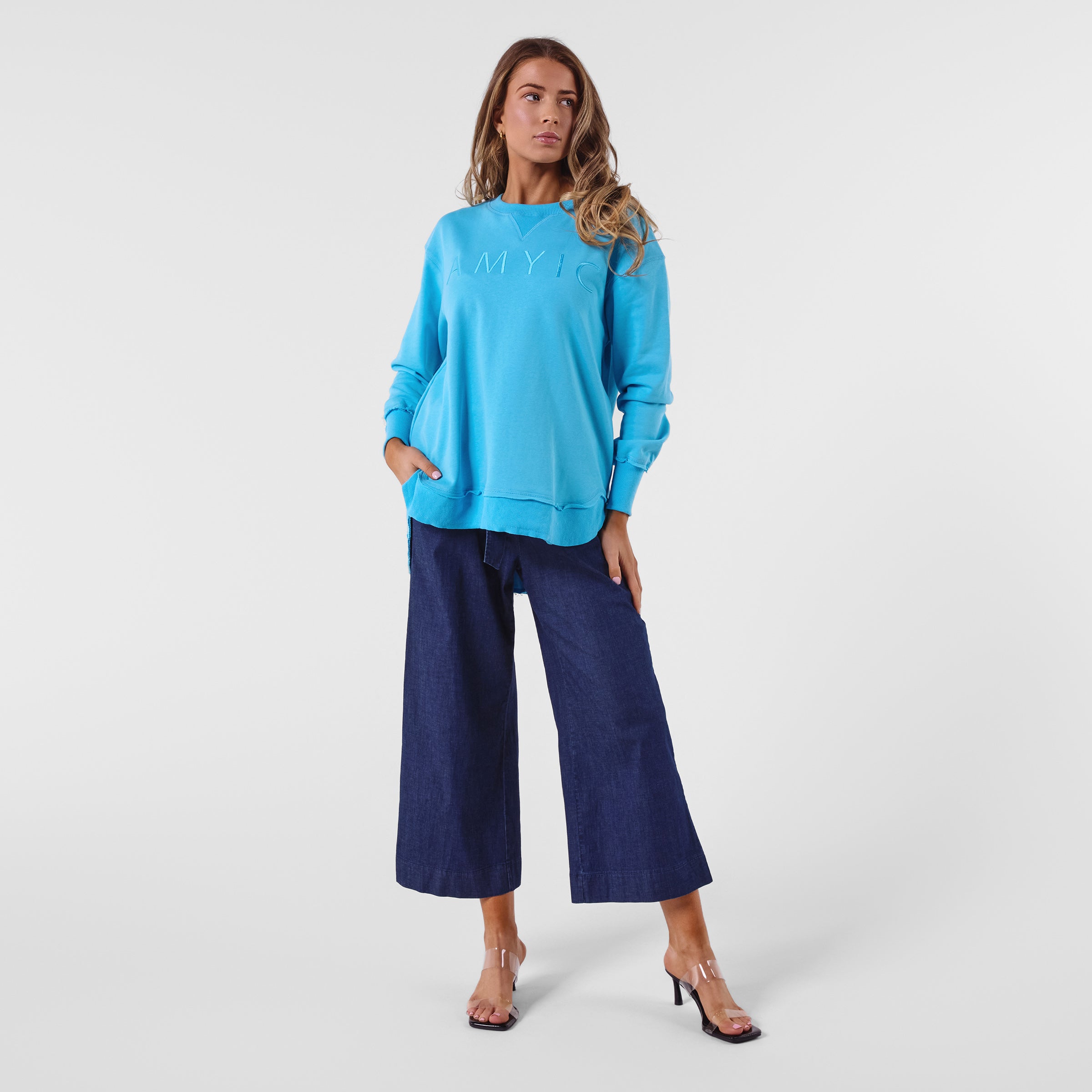 AM022161 LIGHT BLUE EMBROIDERY SWEATSHIRT