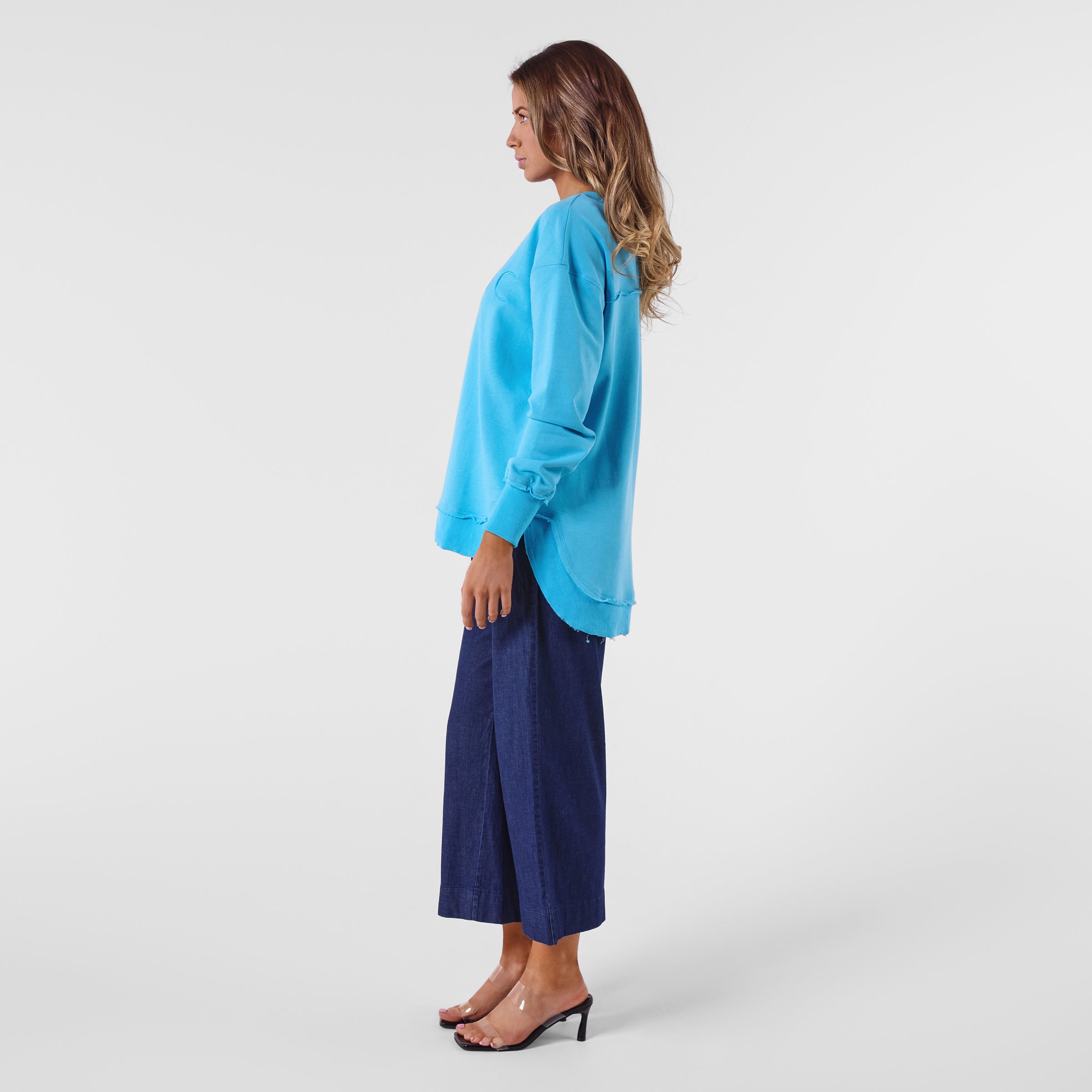 AM022161 LIGHT BLUE EMBROIDERY SWEATSHIRT