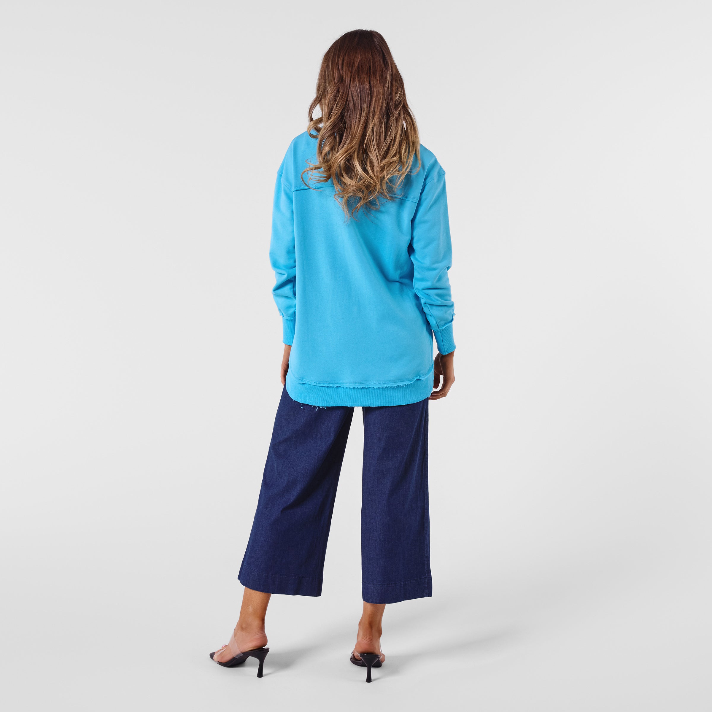 AM022161 LIGHT BLUE EMBROIDERY SWEATSHIRT