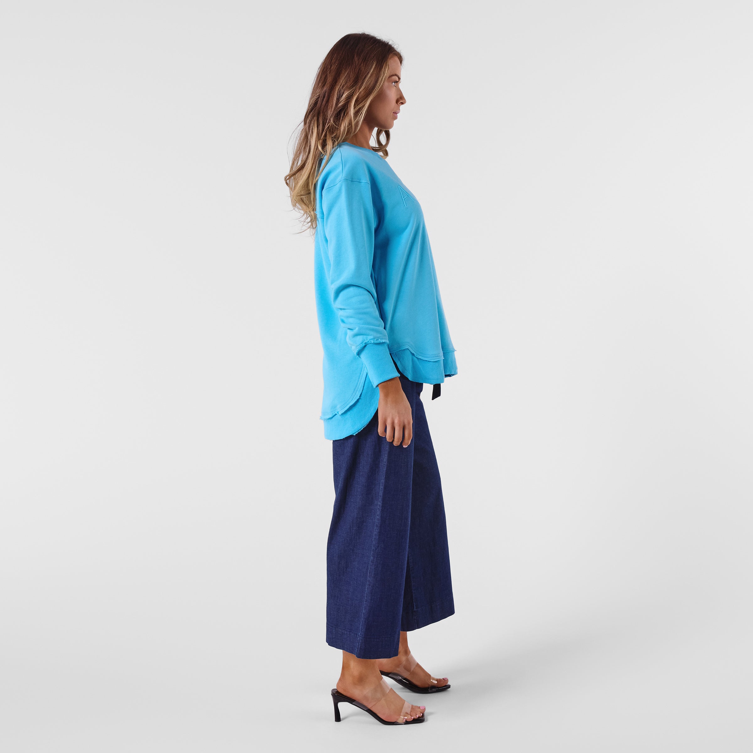 AM022161 LIGHT BLUE EMBROIDERY SWEATSHIRT