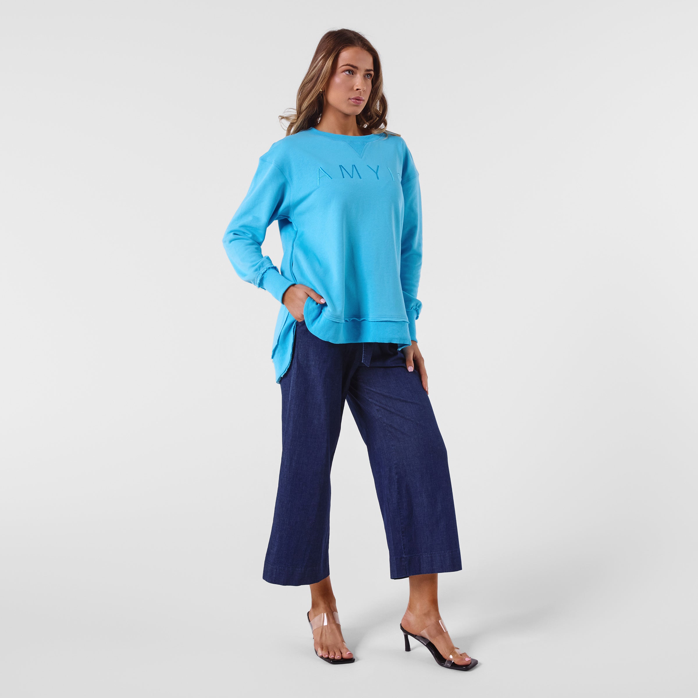 AM022161 LIGHT BLUE EMBROIDERY SWEATSHIRT