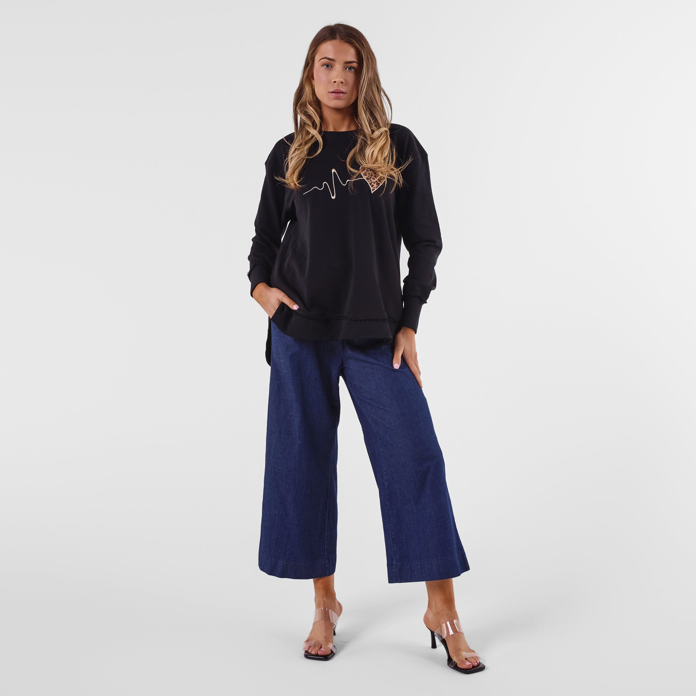 AM25099 LEOPARD HEART EMBROIDER