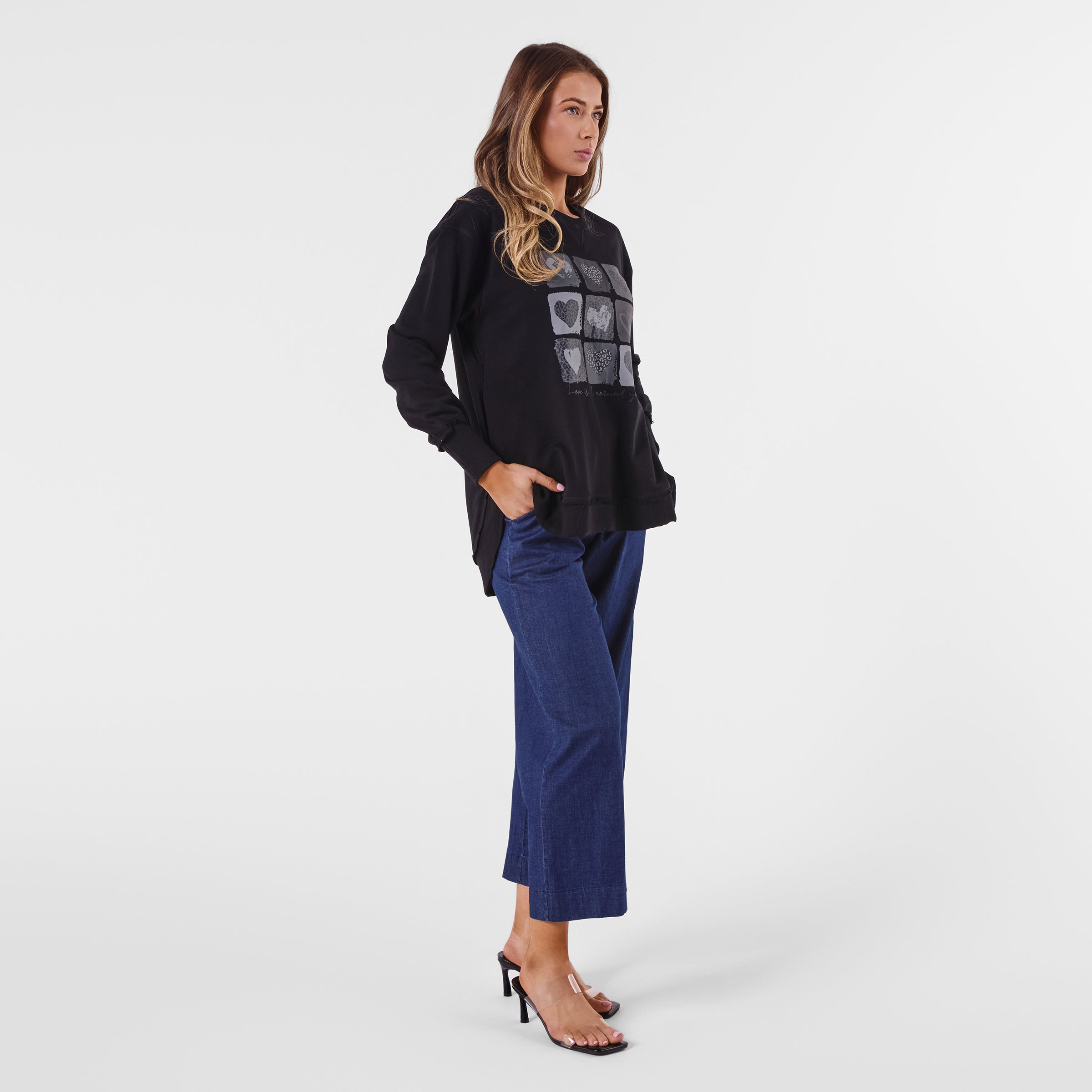 AM24026 MULTI PRINT SIDE POCKET SWEATSHIRT