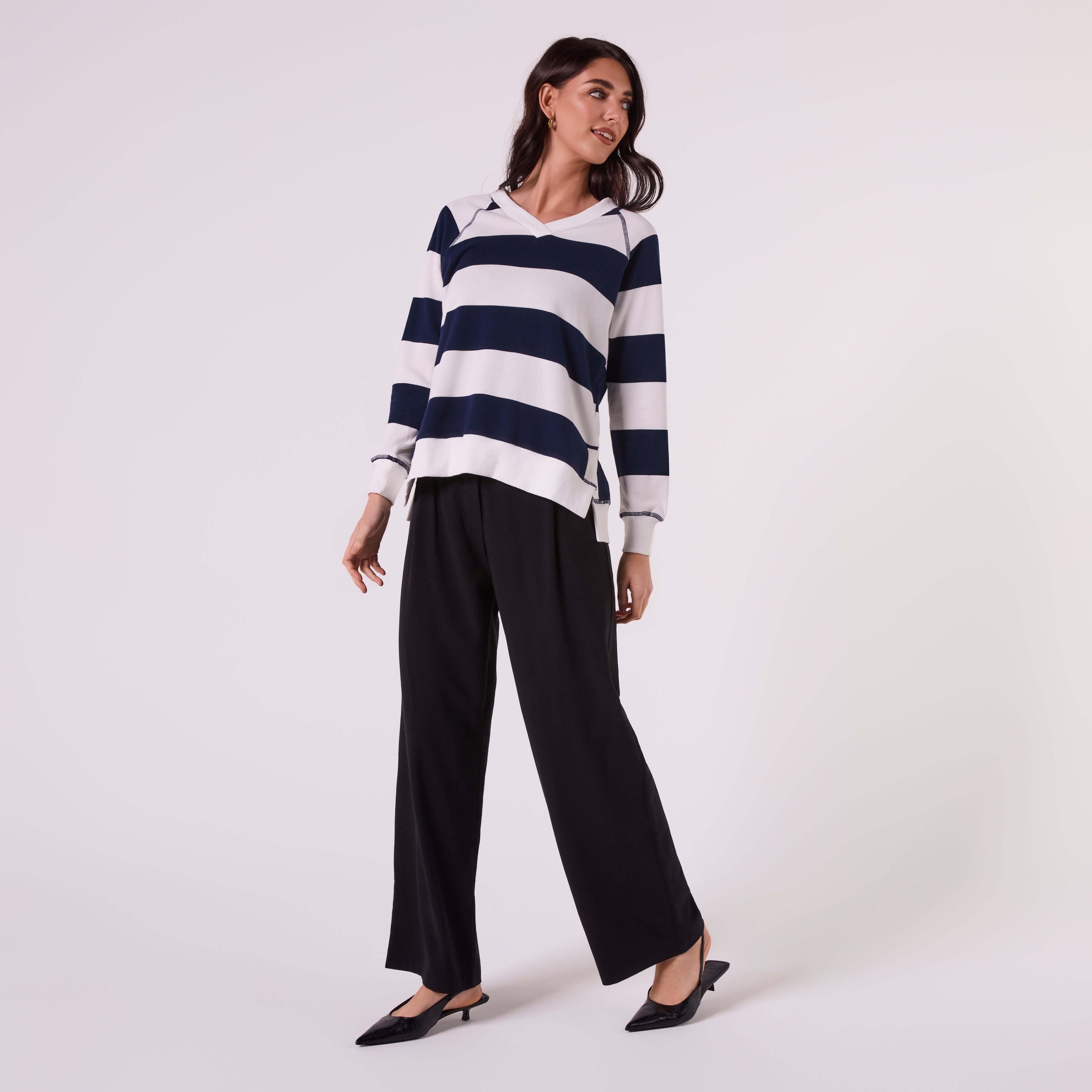 AM26018 V NECK STRIPE SWEATSHIRT (NAVY)