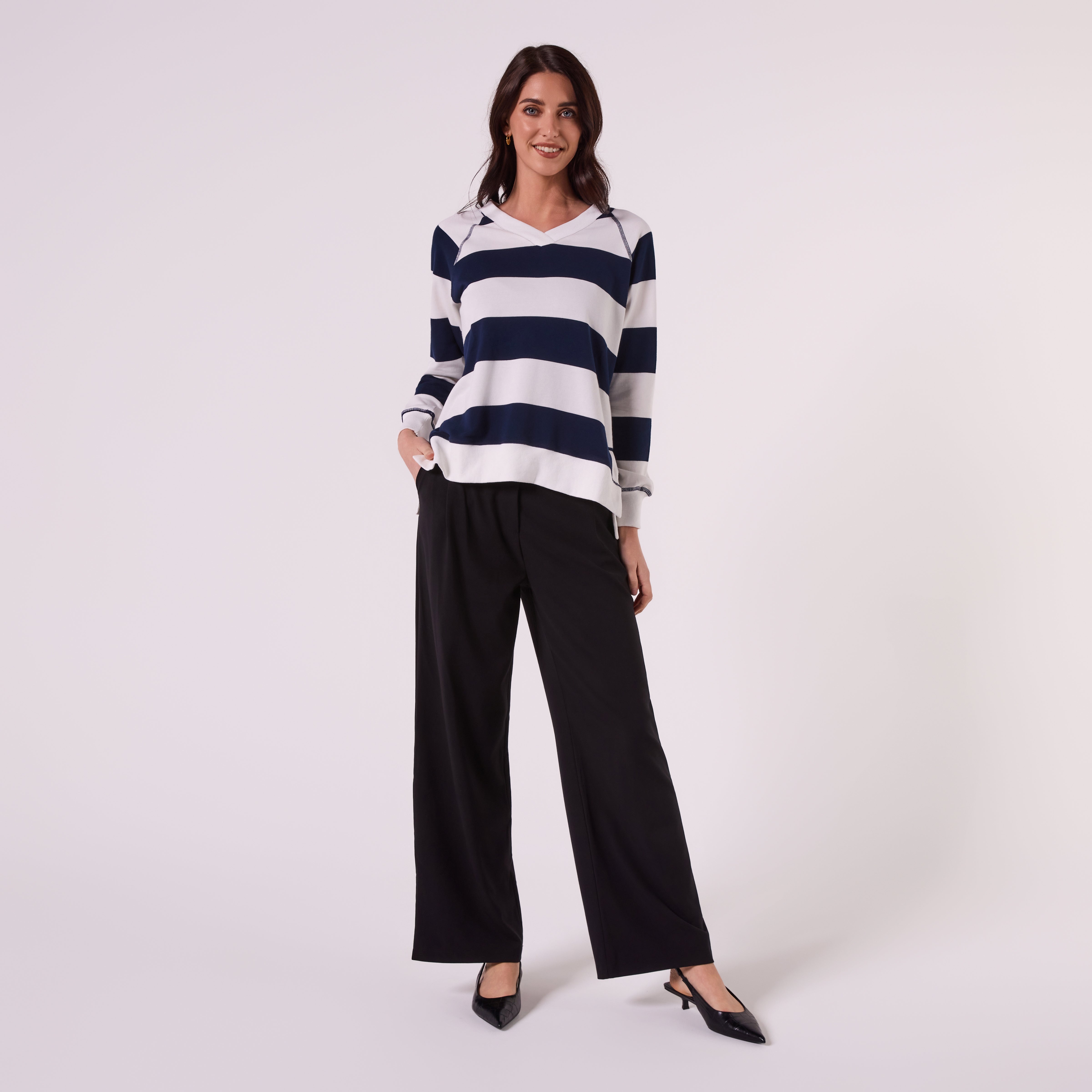 AM26018 V NECK STRIPE SWEATSHIRT (NAVY)