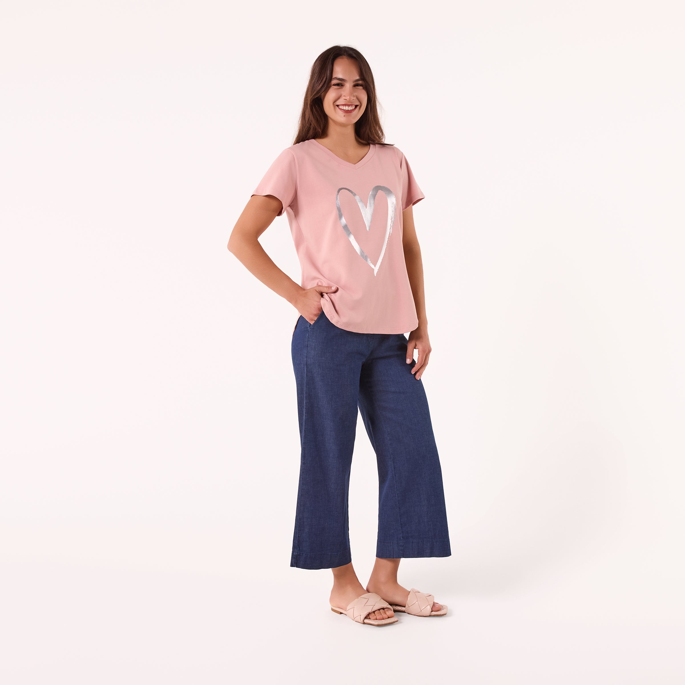 AM022202 LOVE HEART PRINT V NECK TEE