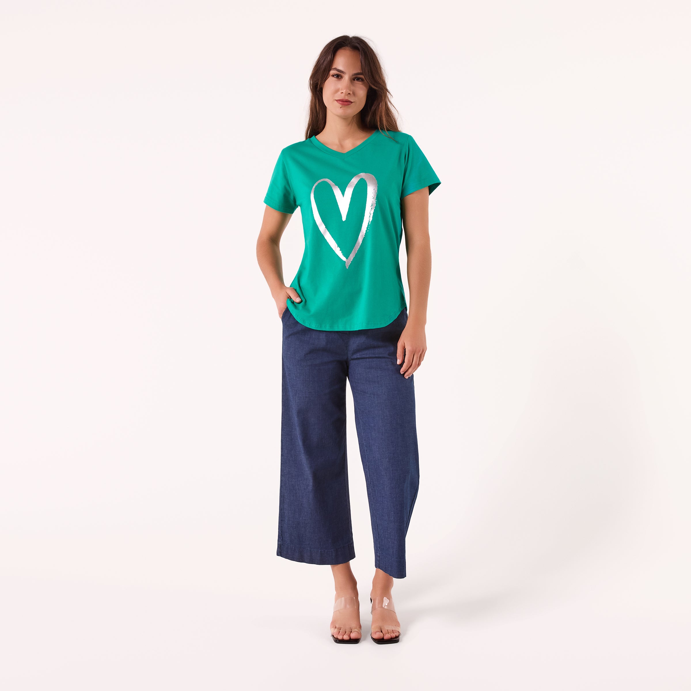 AM022202 LOVE HEART PRINT V NECK TEE