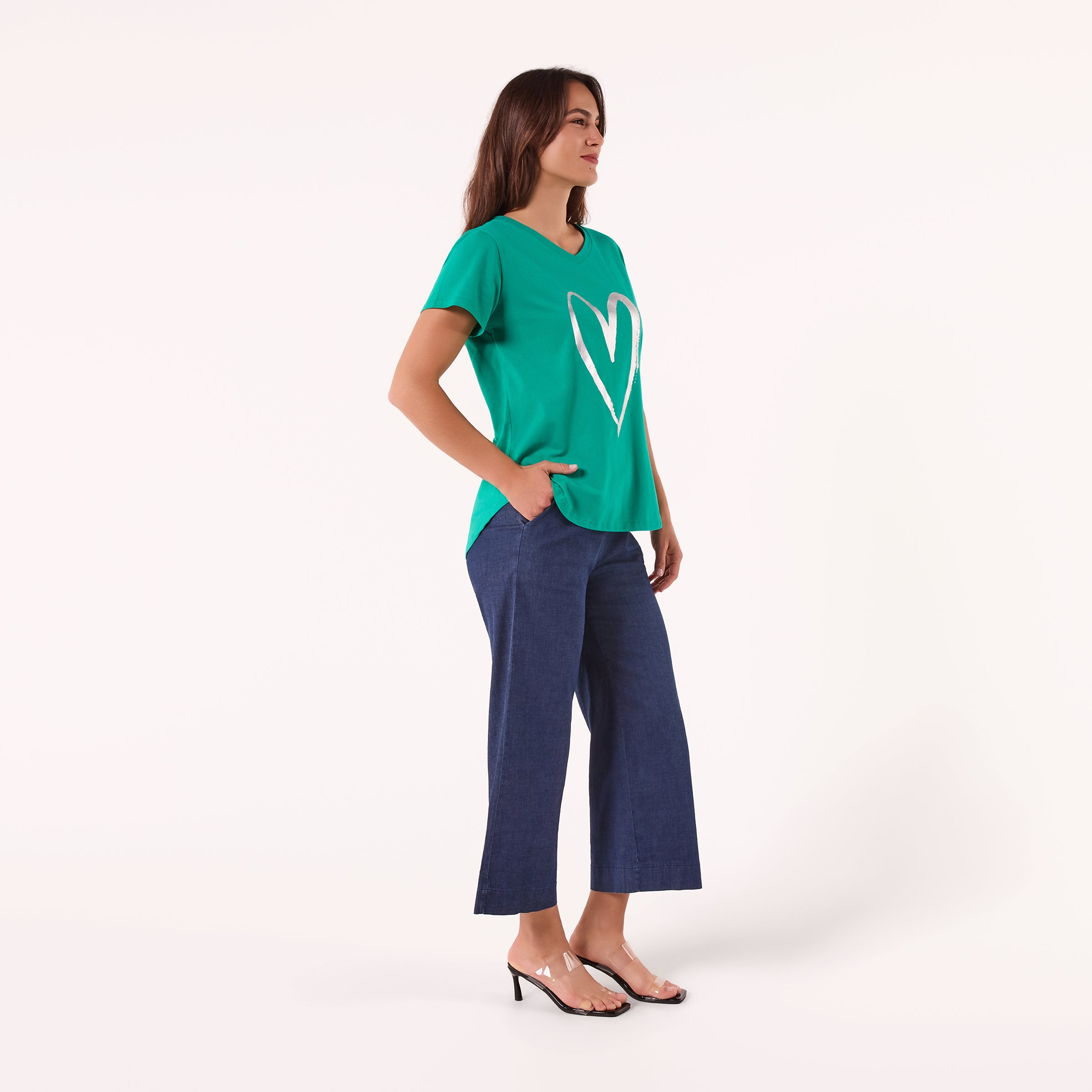 AM022202 LOVE HEART PRINT V NECK TEE