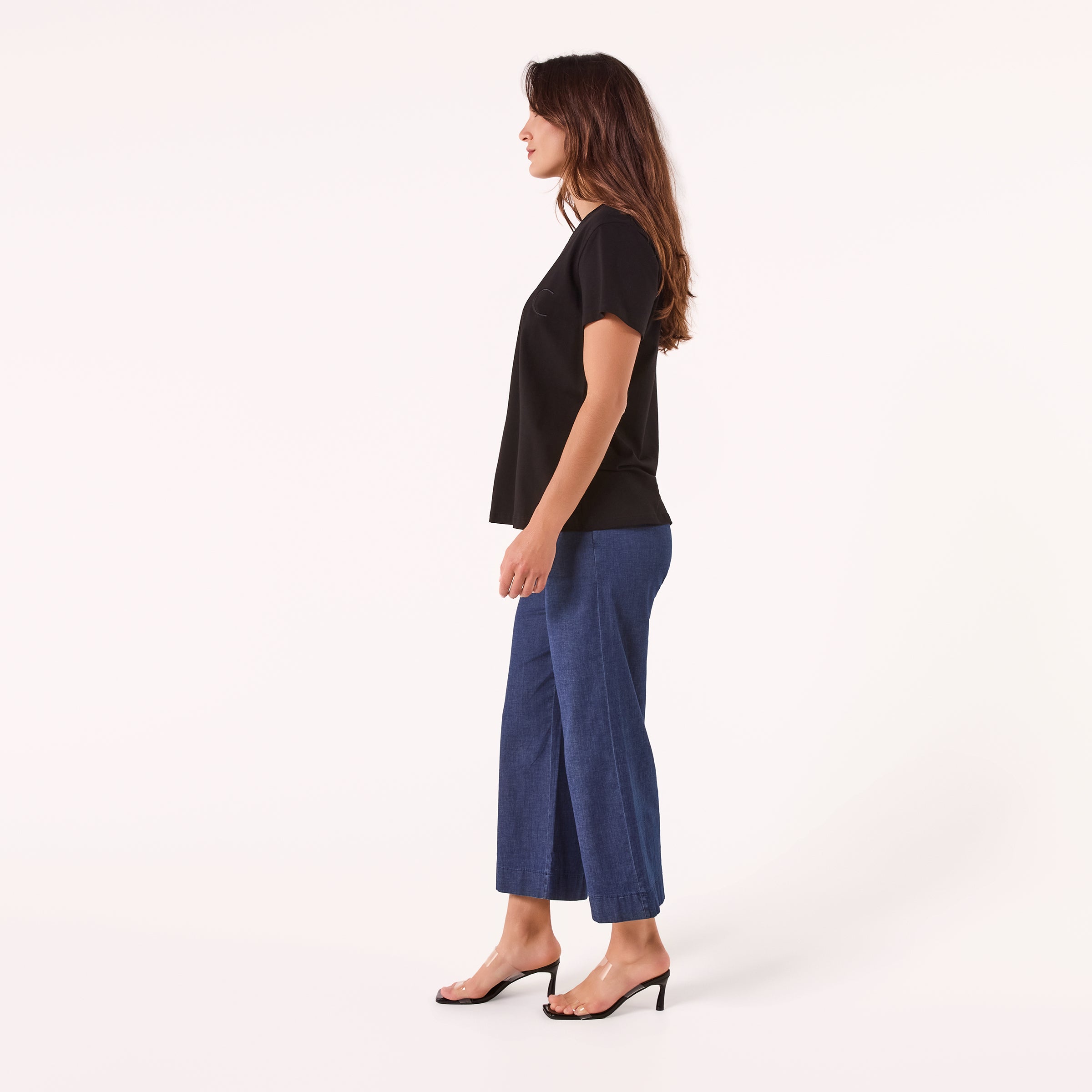 AM023043 EMBROIDERY LETTERS V NECK TEE