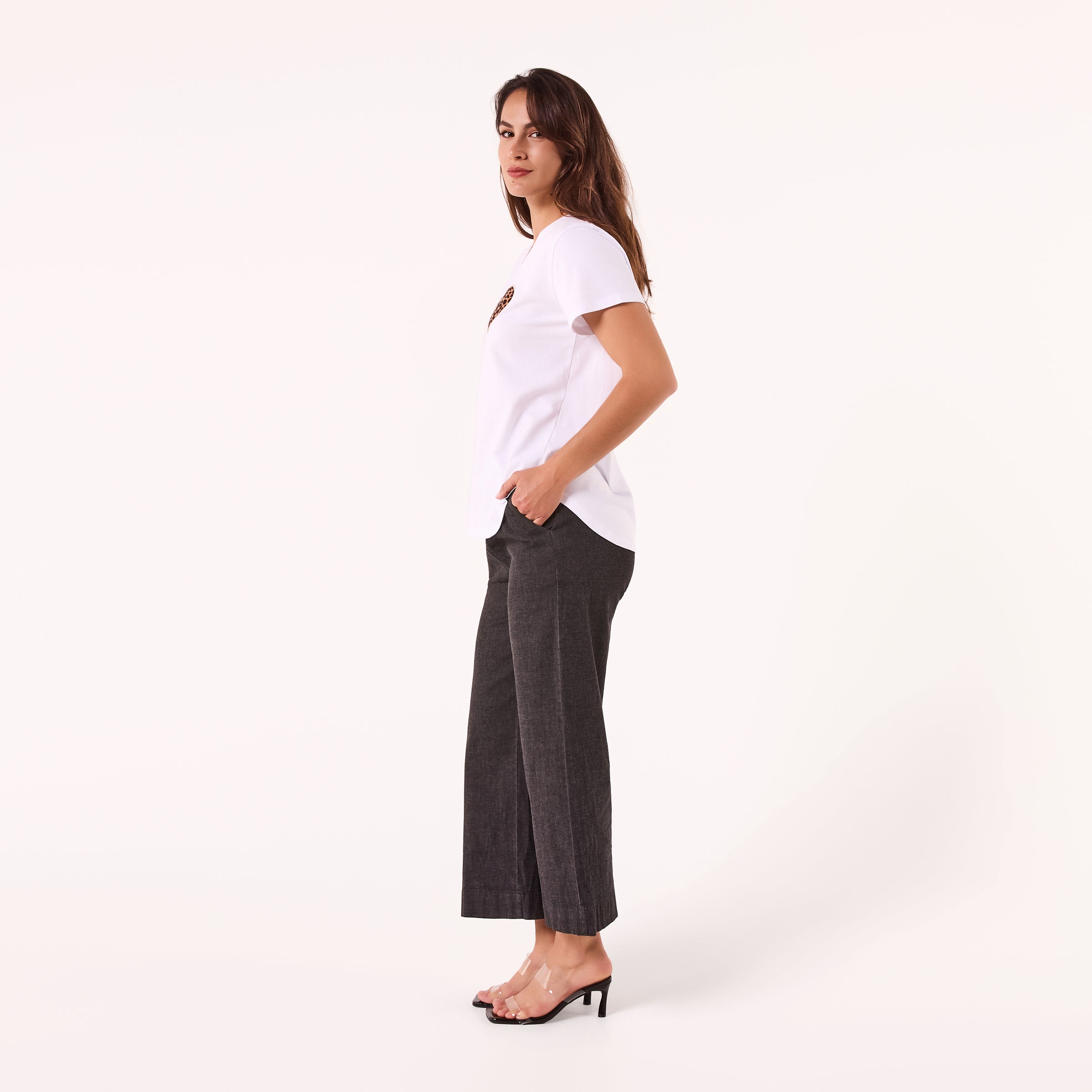 AM24062 EMBROIDER - V NECK TEE